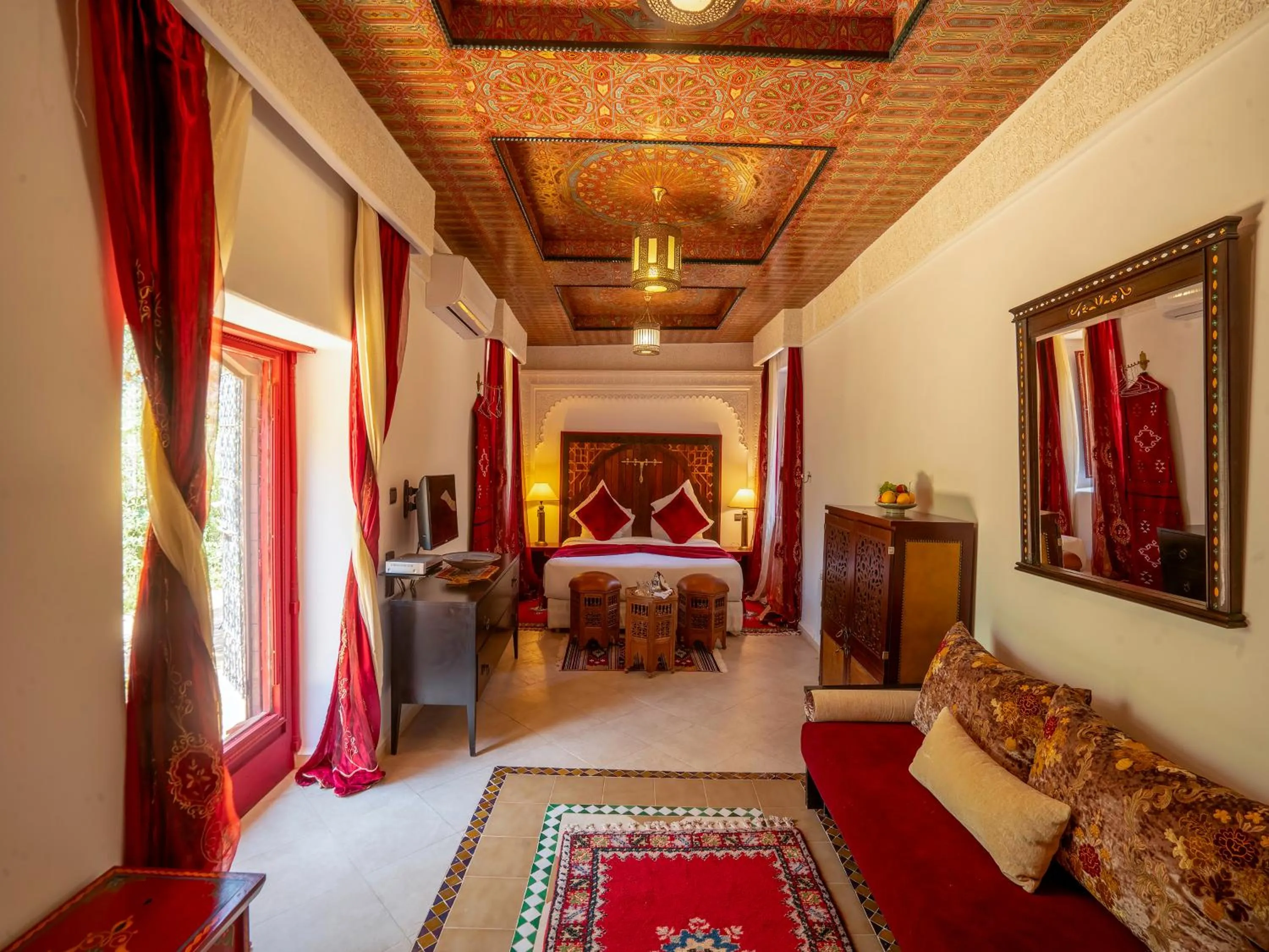 Photo of the whole room, Bed in Clé De Sol Riad & SPA