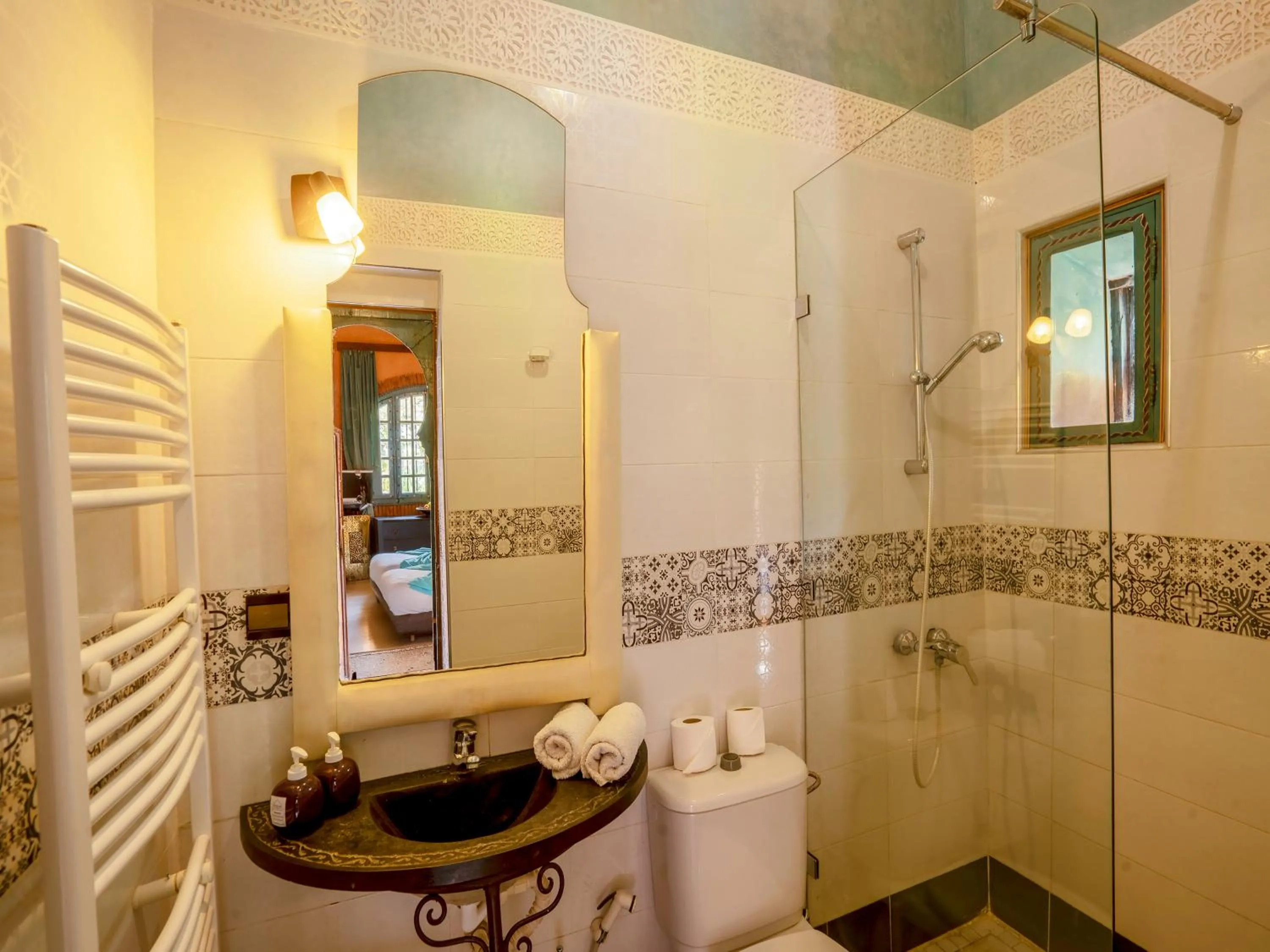 Bathroom in Clé De Sol Riad & SPA