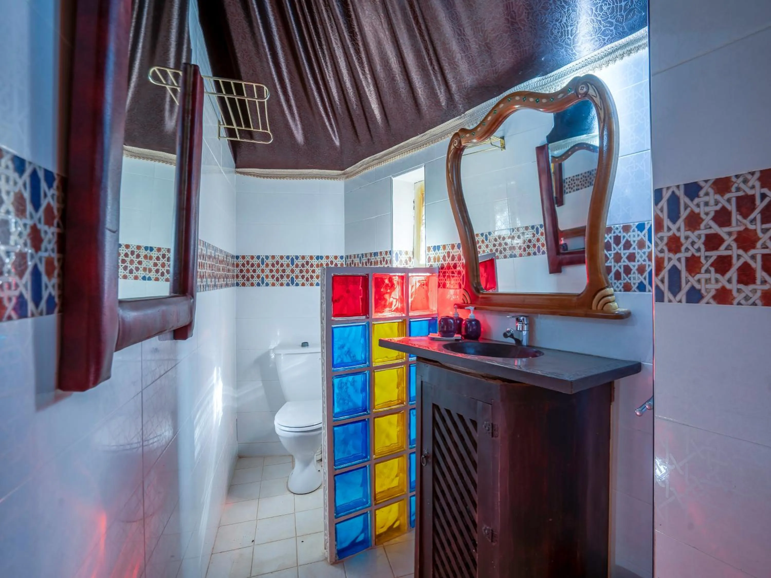 Toilet in Clé De Sol Riad & SPA