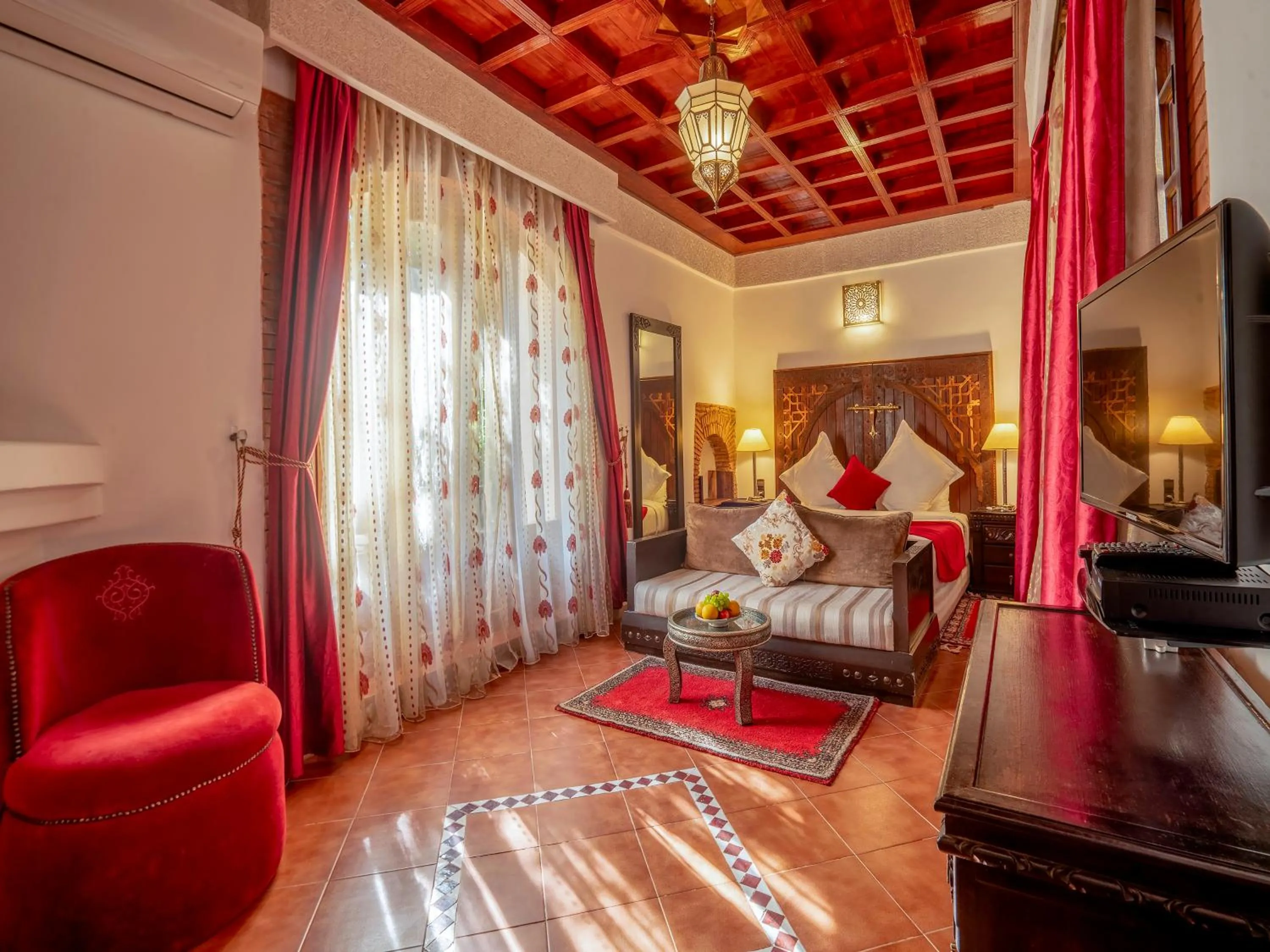 Photo of the whole room, Bed in Clé De Sol Riad & SPA