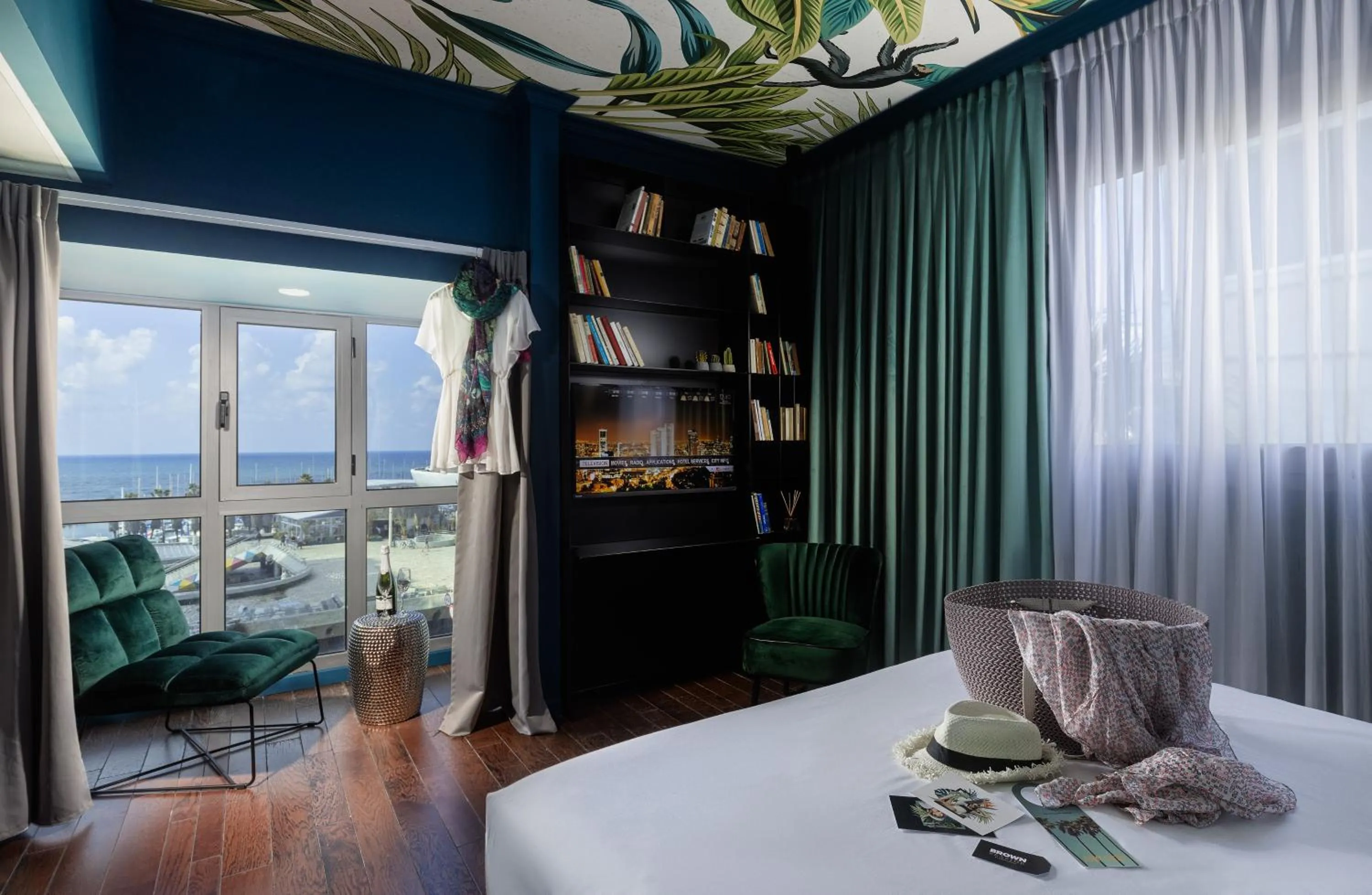 TV and multimedia, Bed in Seaside Hotel by Zvieli Hotels
