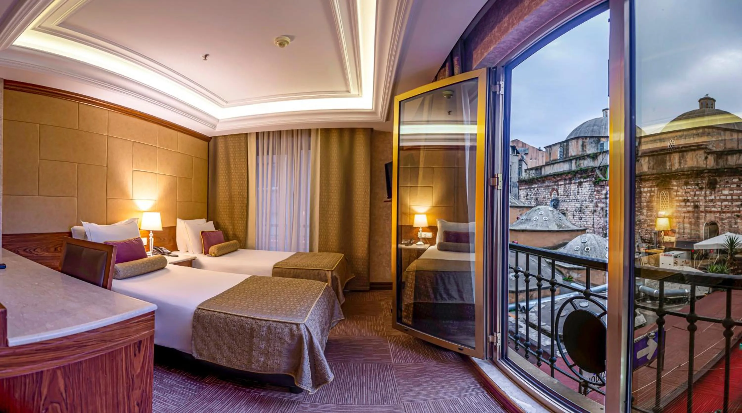 Bed in Eurostar Old City Hotel & Spa