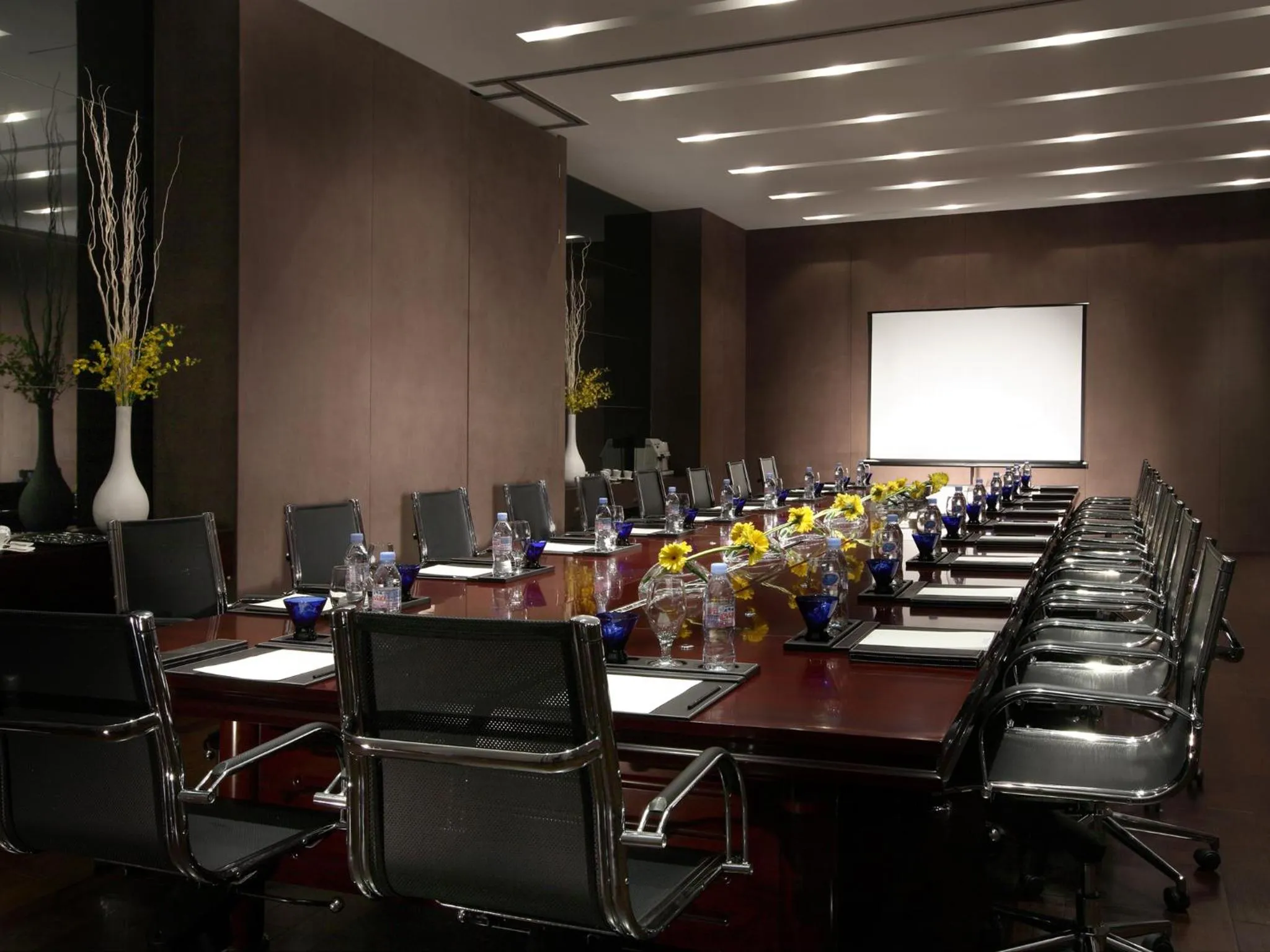 Business facilities in Howard Johnson Parkland Hotel Dalian