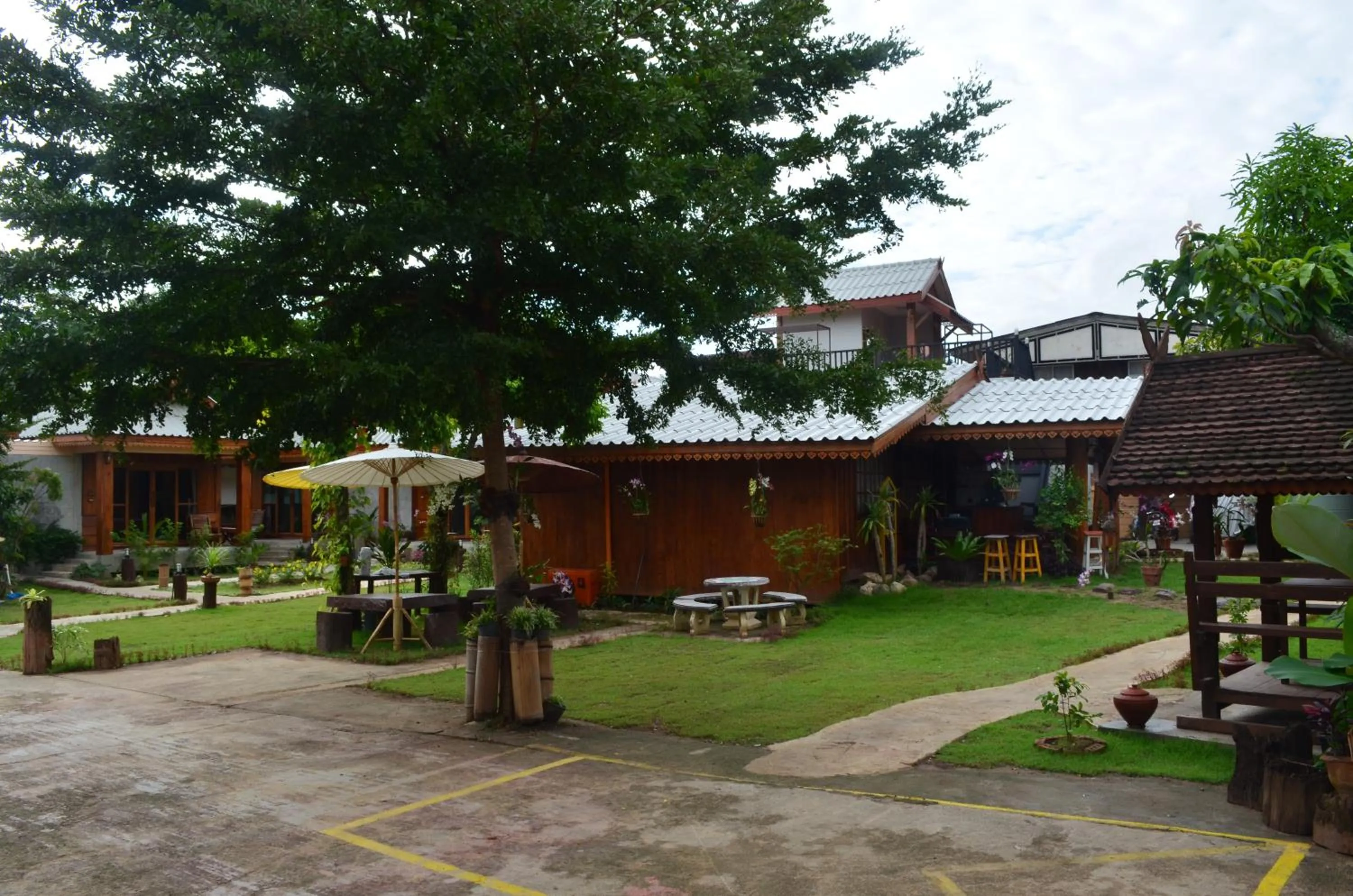 Facade/entrance in Baan Aew Pai