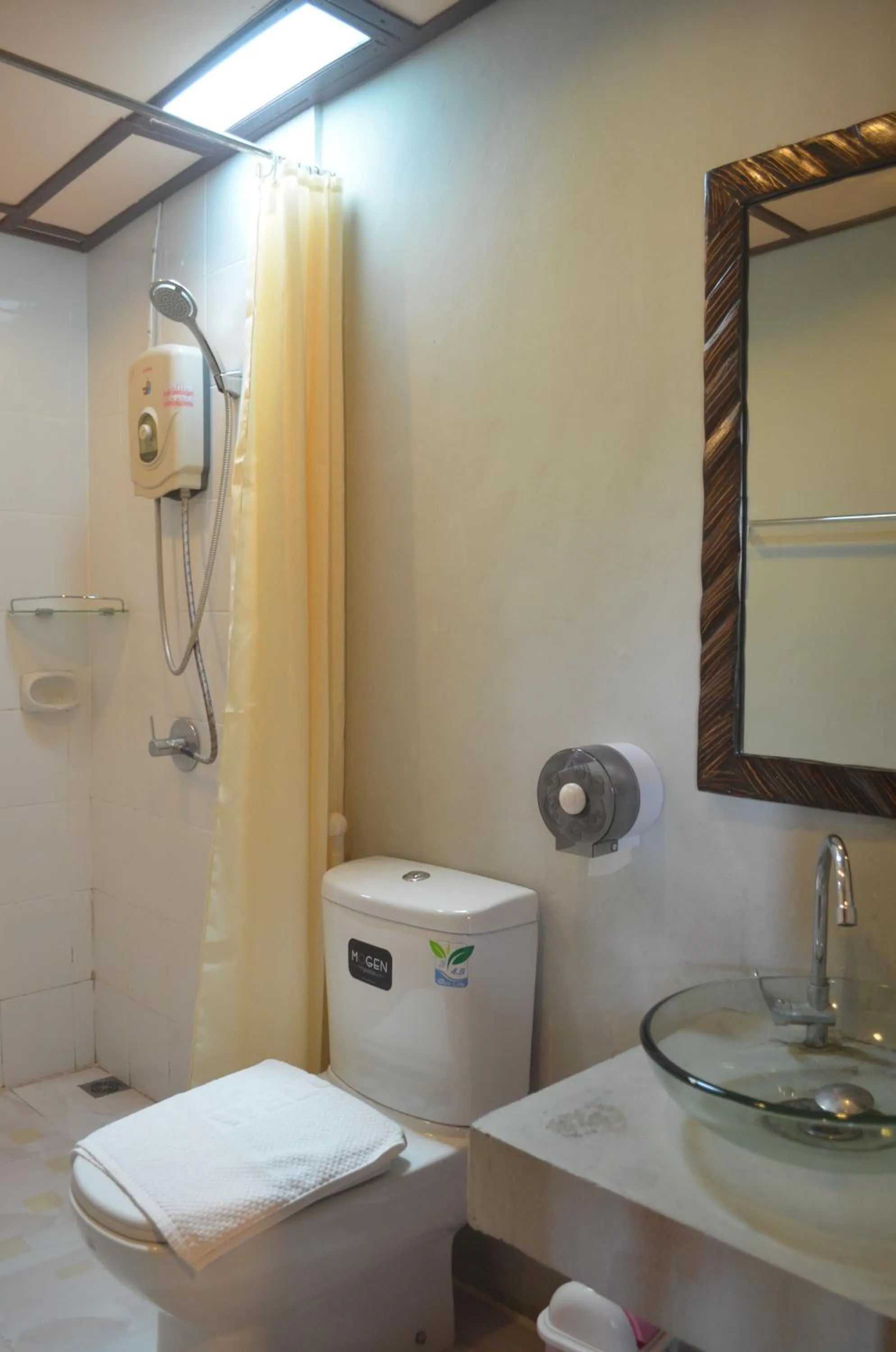 Shower in Baan Aew Pai