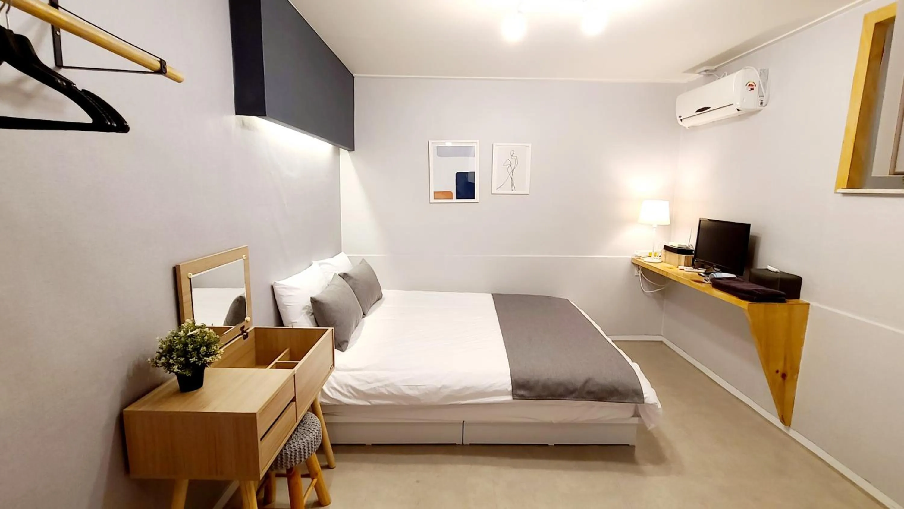 Bedroom, Bed in DW Design Residence