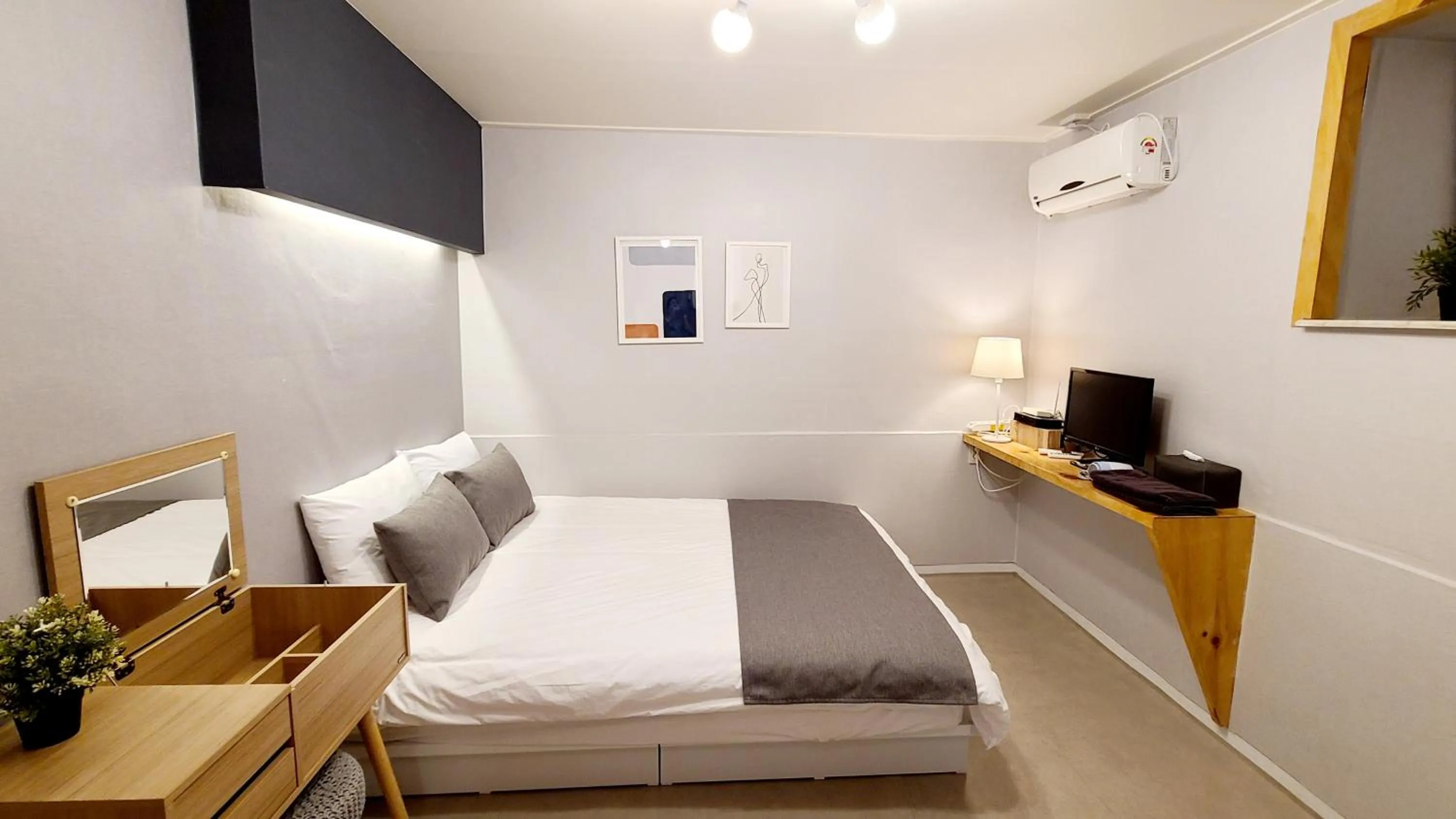 Photo of the whole room, Bed in DW Design Residence