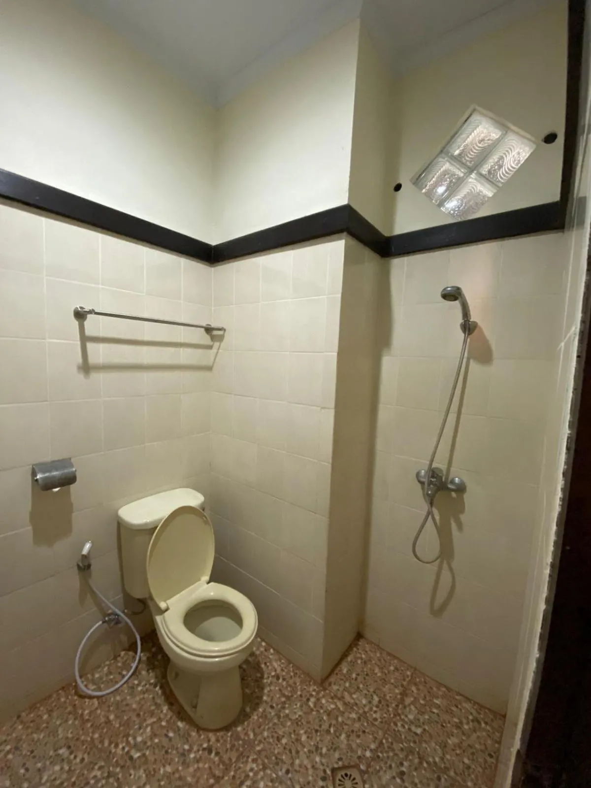 Shower in Jesens Inn II