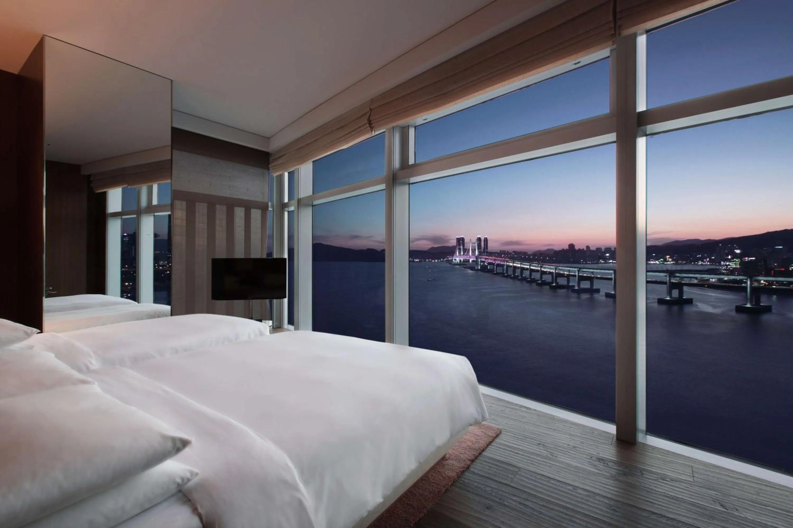 Photo of the whole room, Bed in Park Hyatt Busan