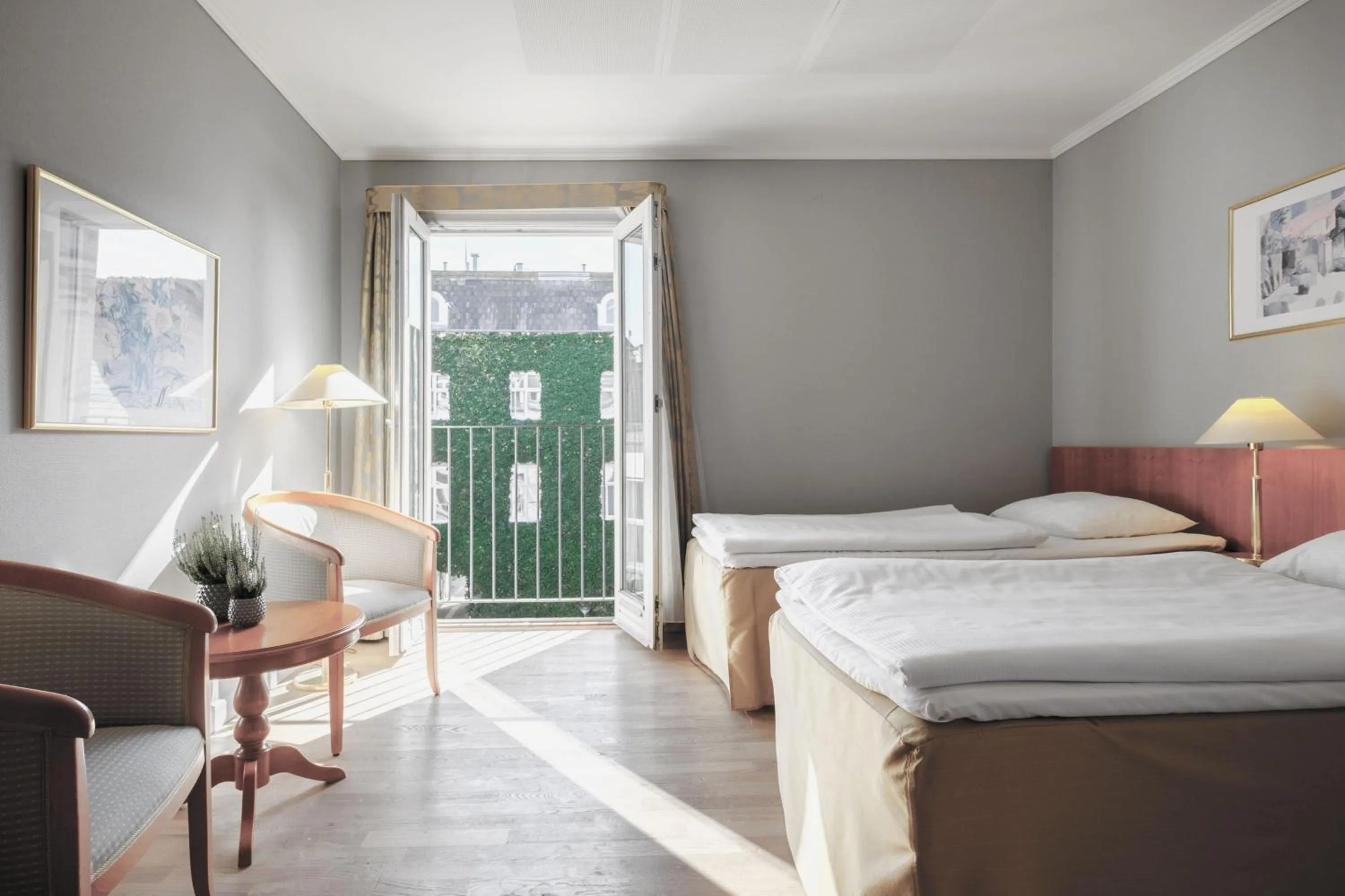 Photo of the whole room, Bed in Four Points Flex by Sheraton Roskilde