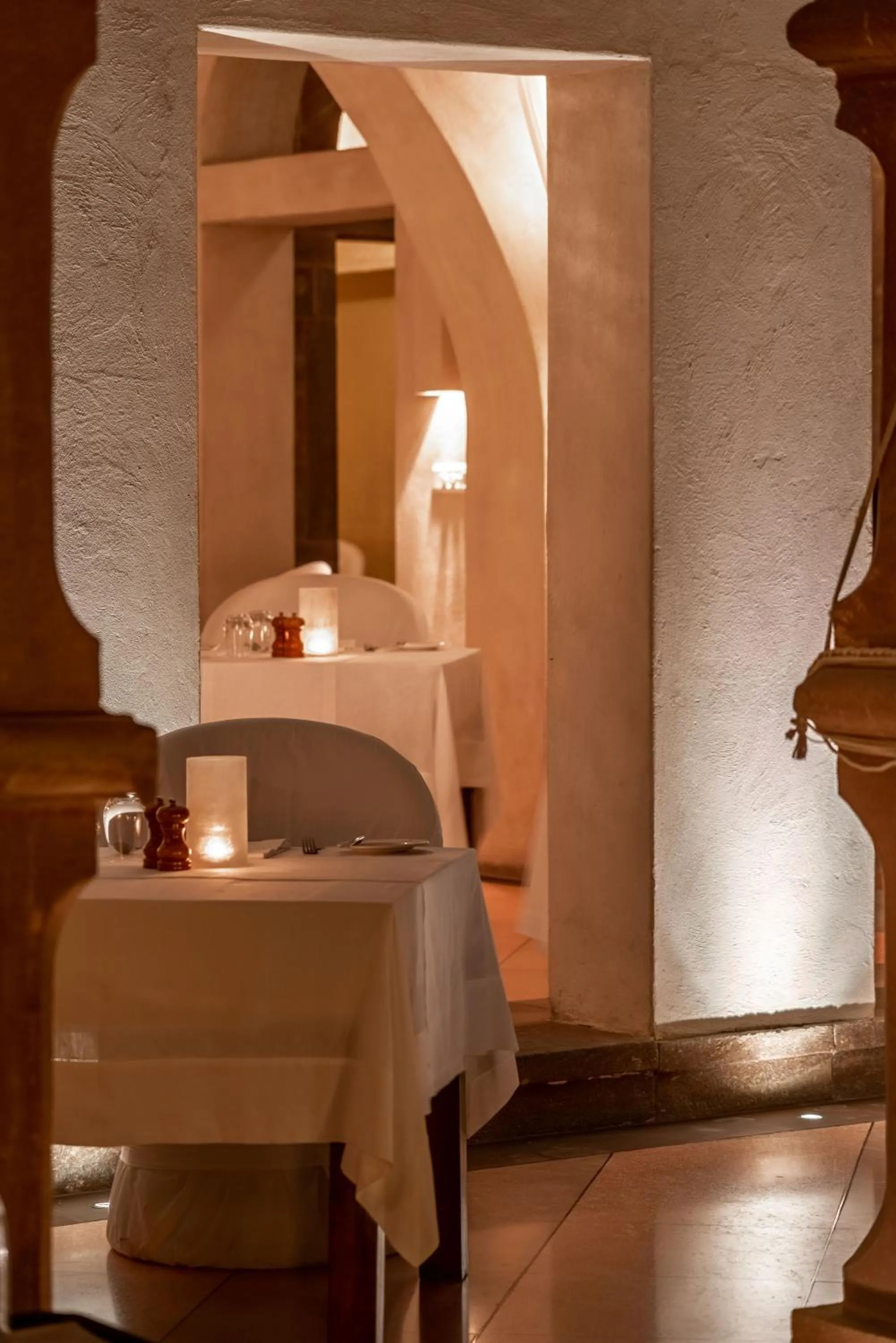 Restaurant/places to eat, Bed in RAAS Jodhpur