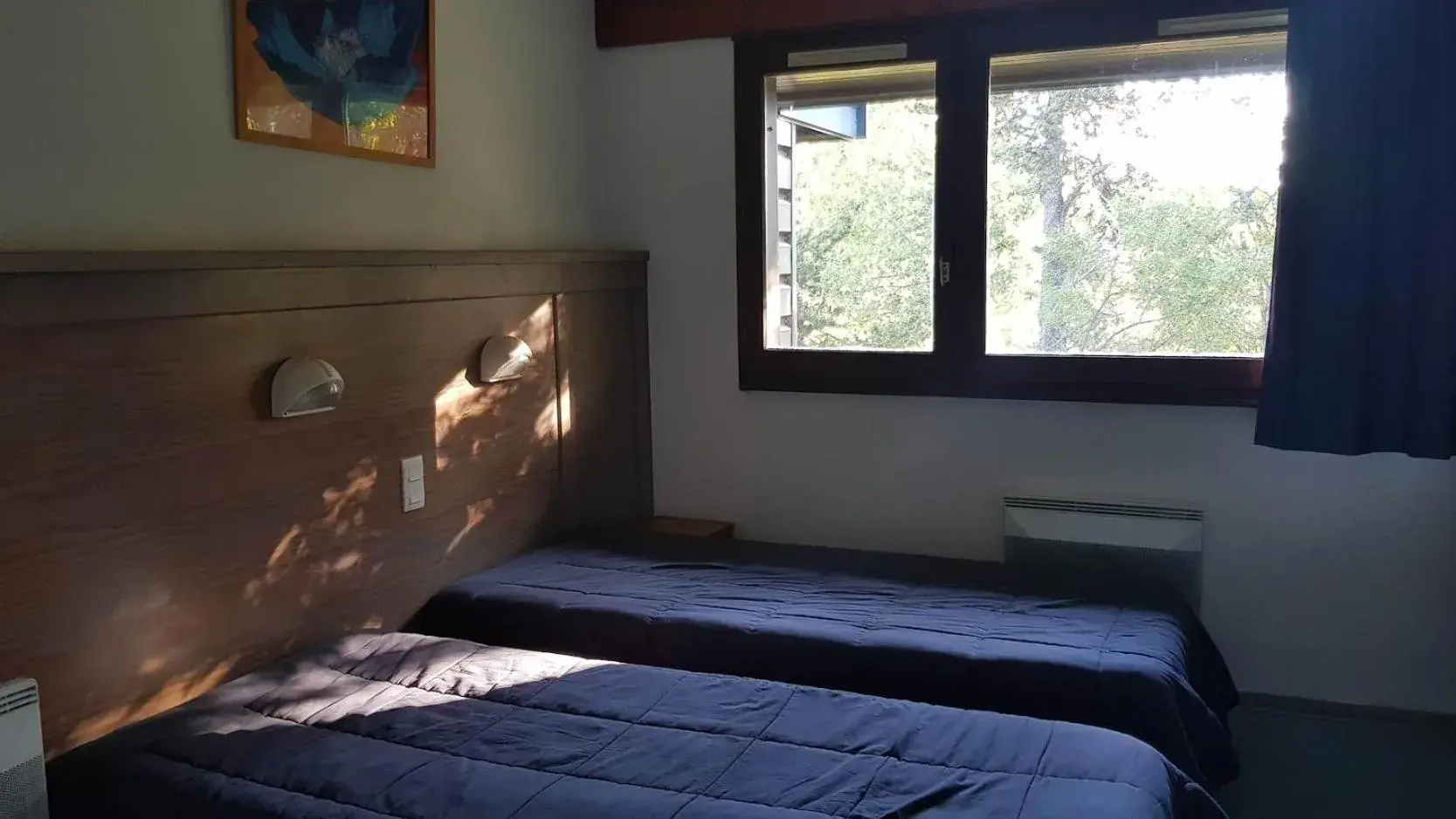 Twin Room - single occupancy in Le Chalet du Ticou Twin Room - single occupancy in Le Chalet du Ticou