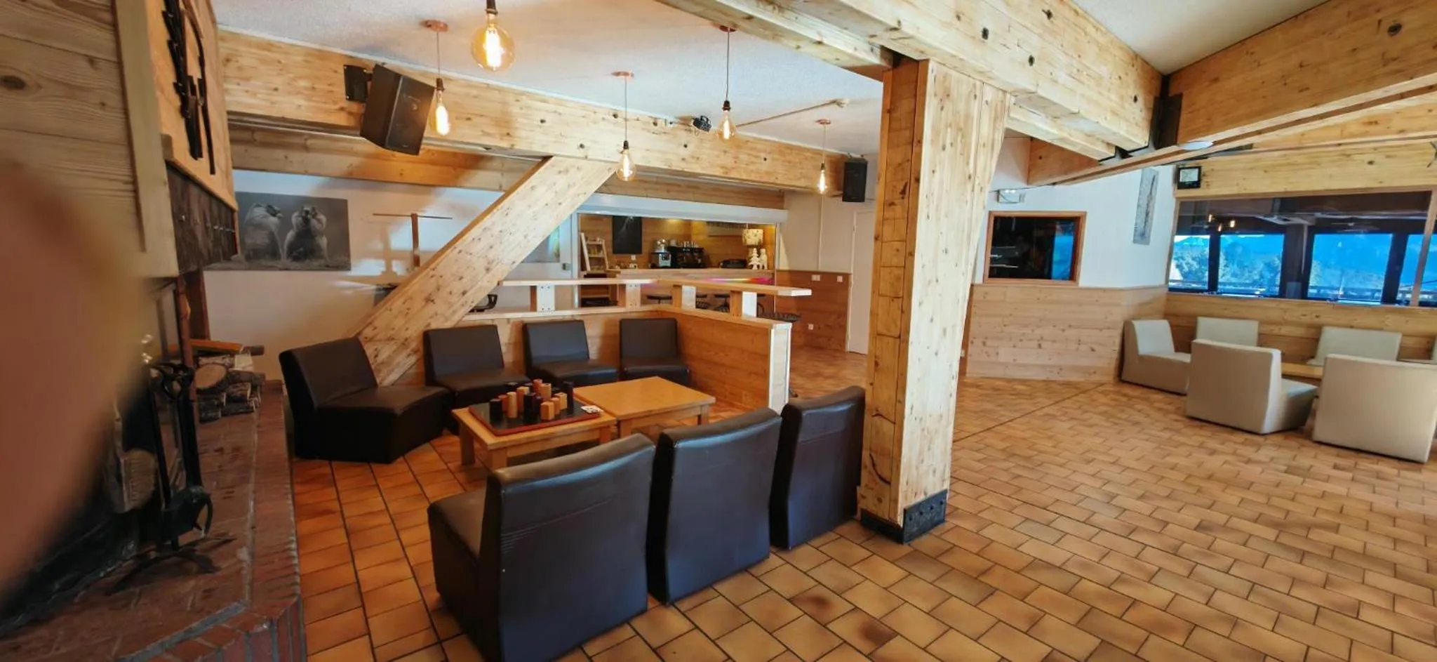 fireplace in Le Chalet du Ticou