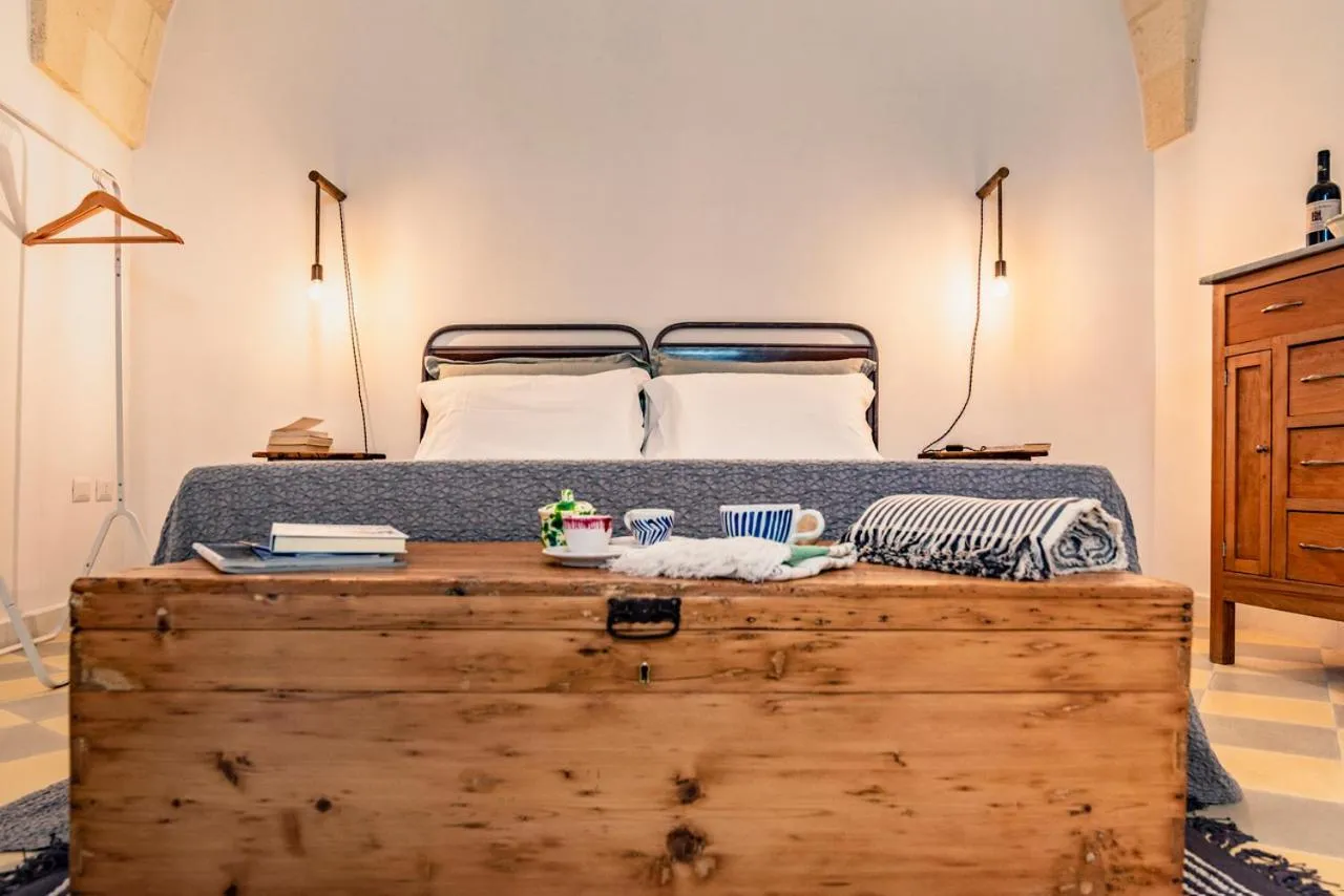 Decorative detail in Corte dei Furesi