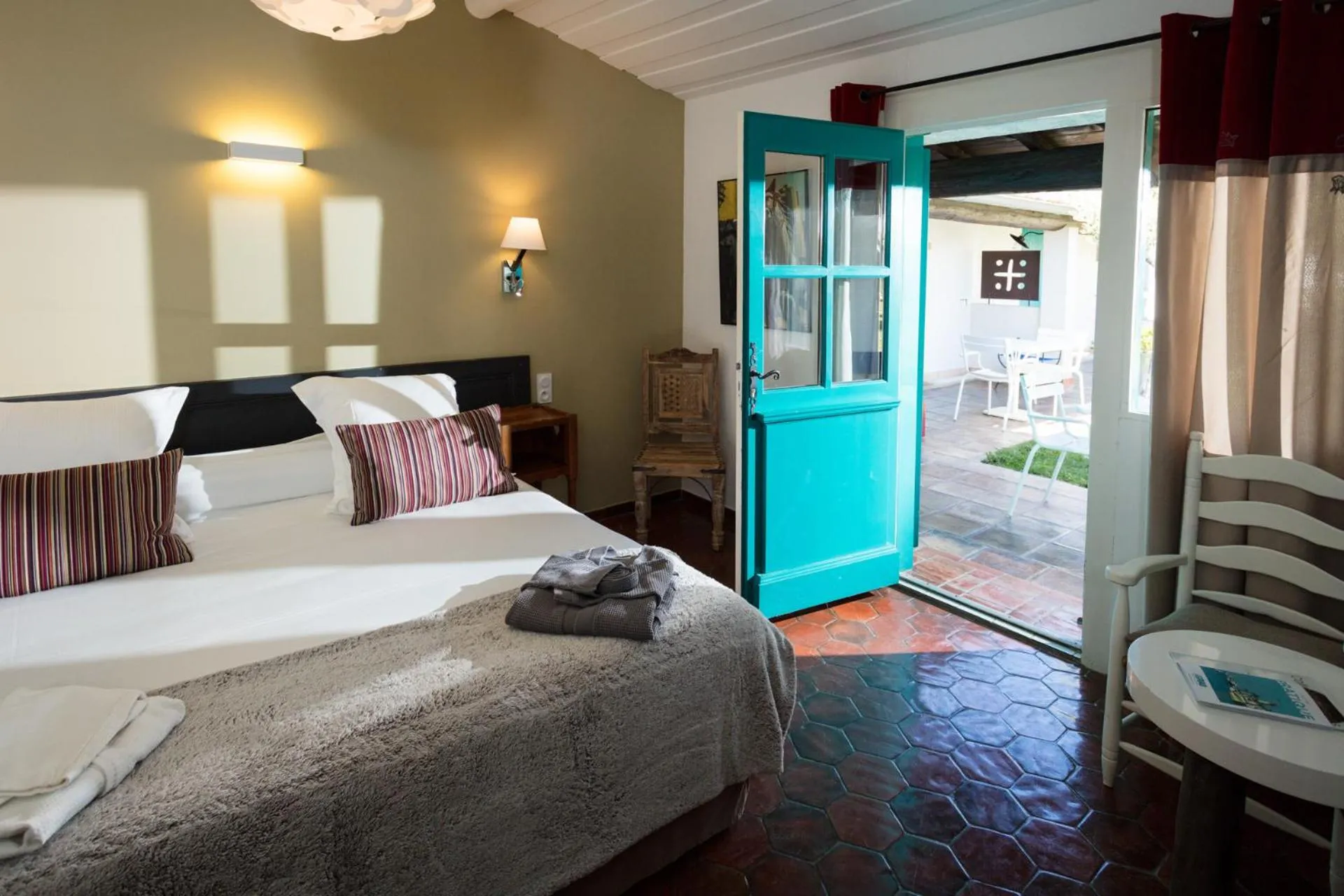 Bed in Oustau Camarguen Hôtel & Spa