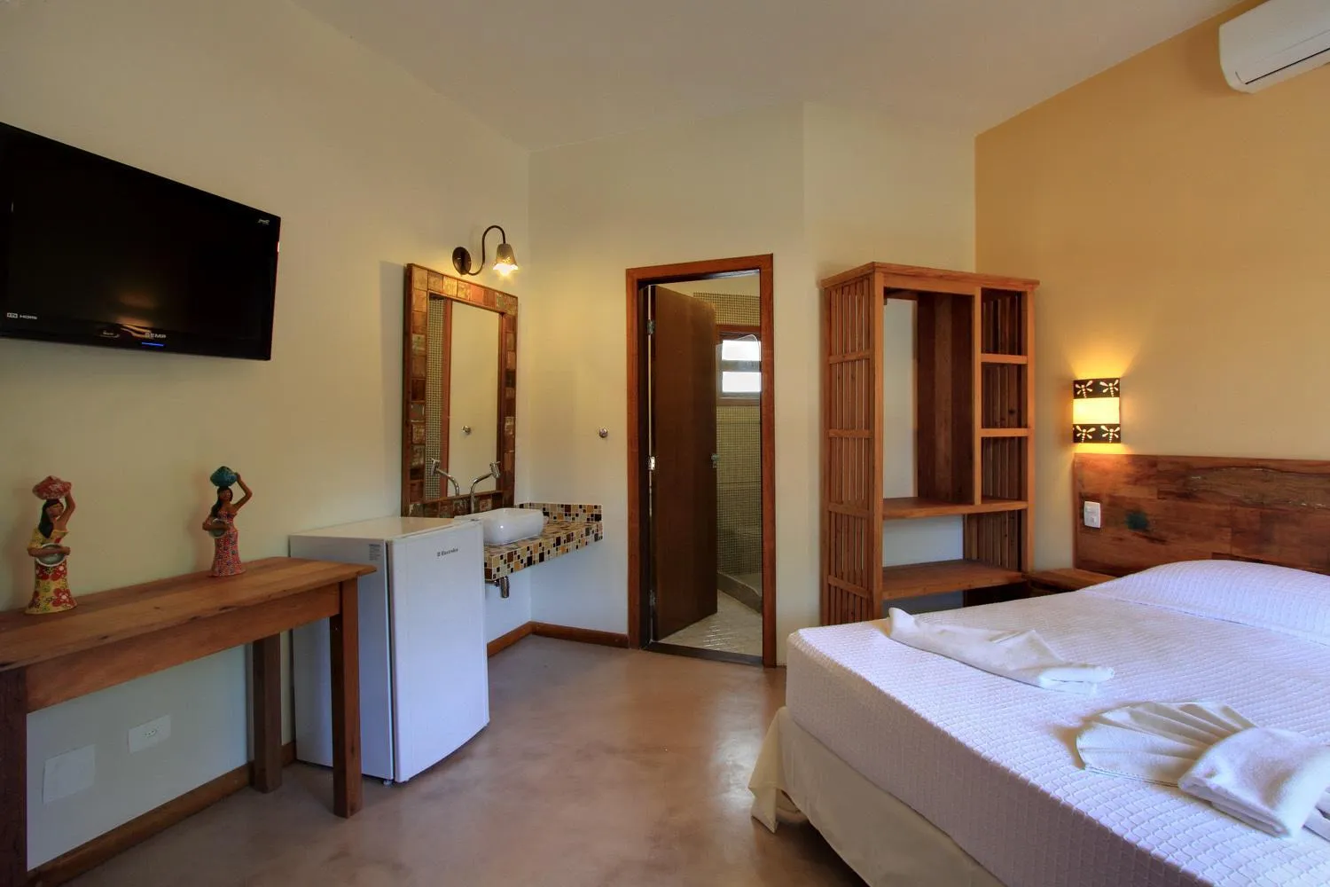 Photo of the whole room, Bed in Pousada Tupinamba