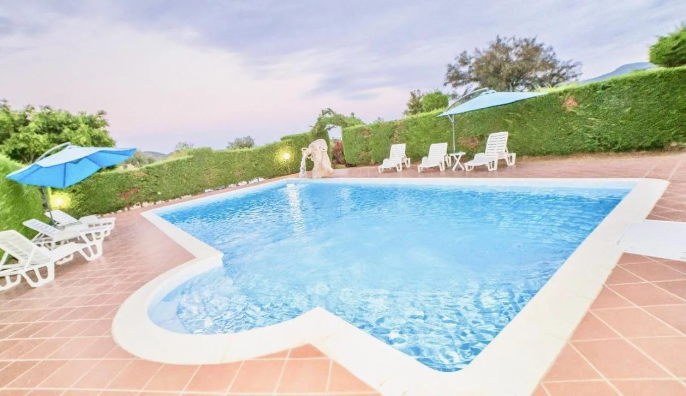 Swimming pool in Hotel Janas