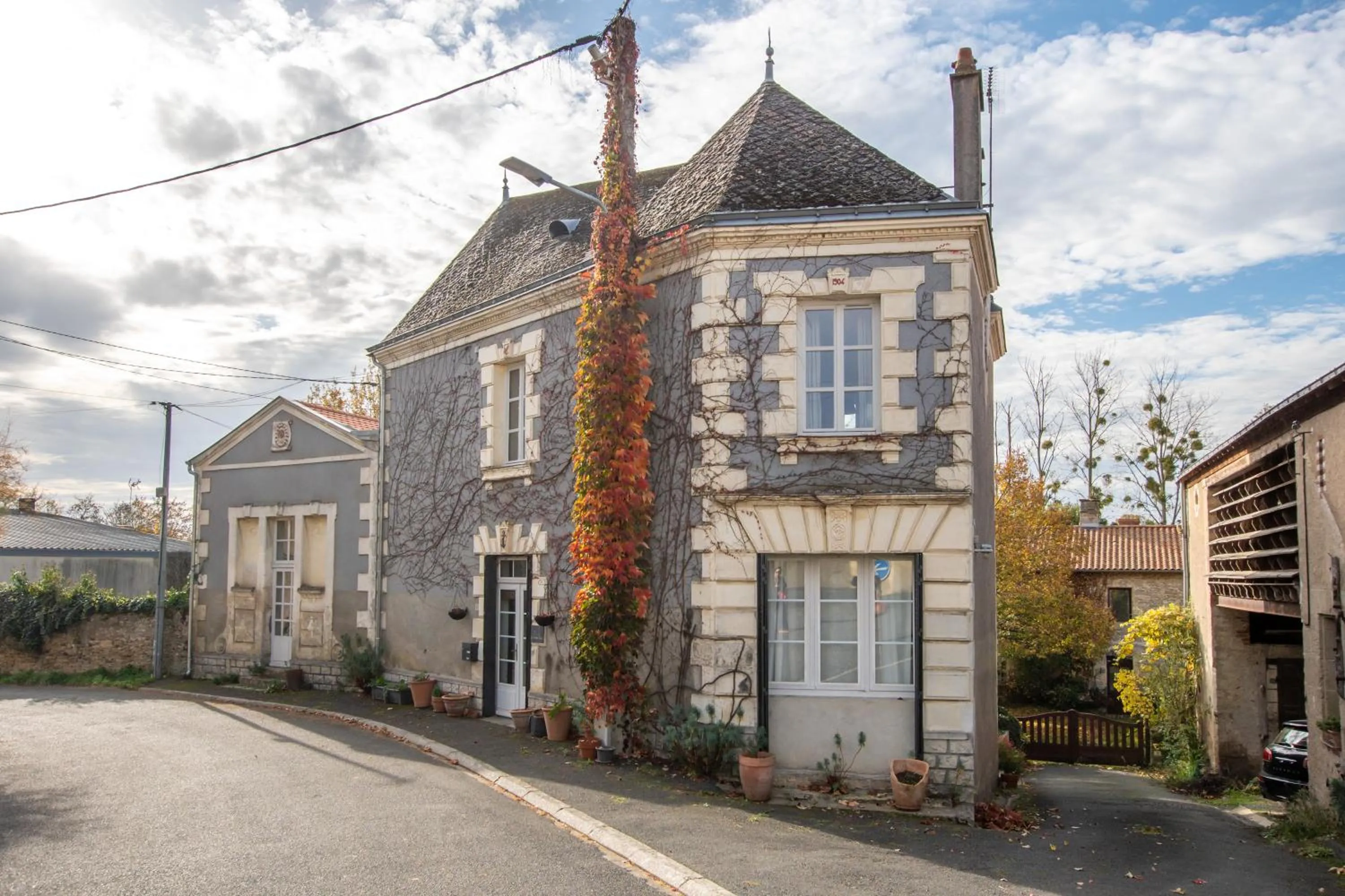 Property building in La Maison Haute