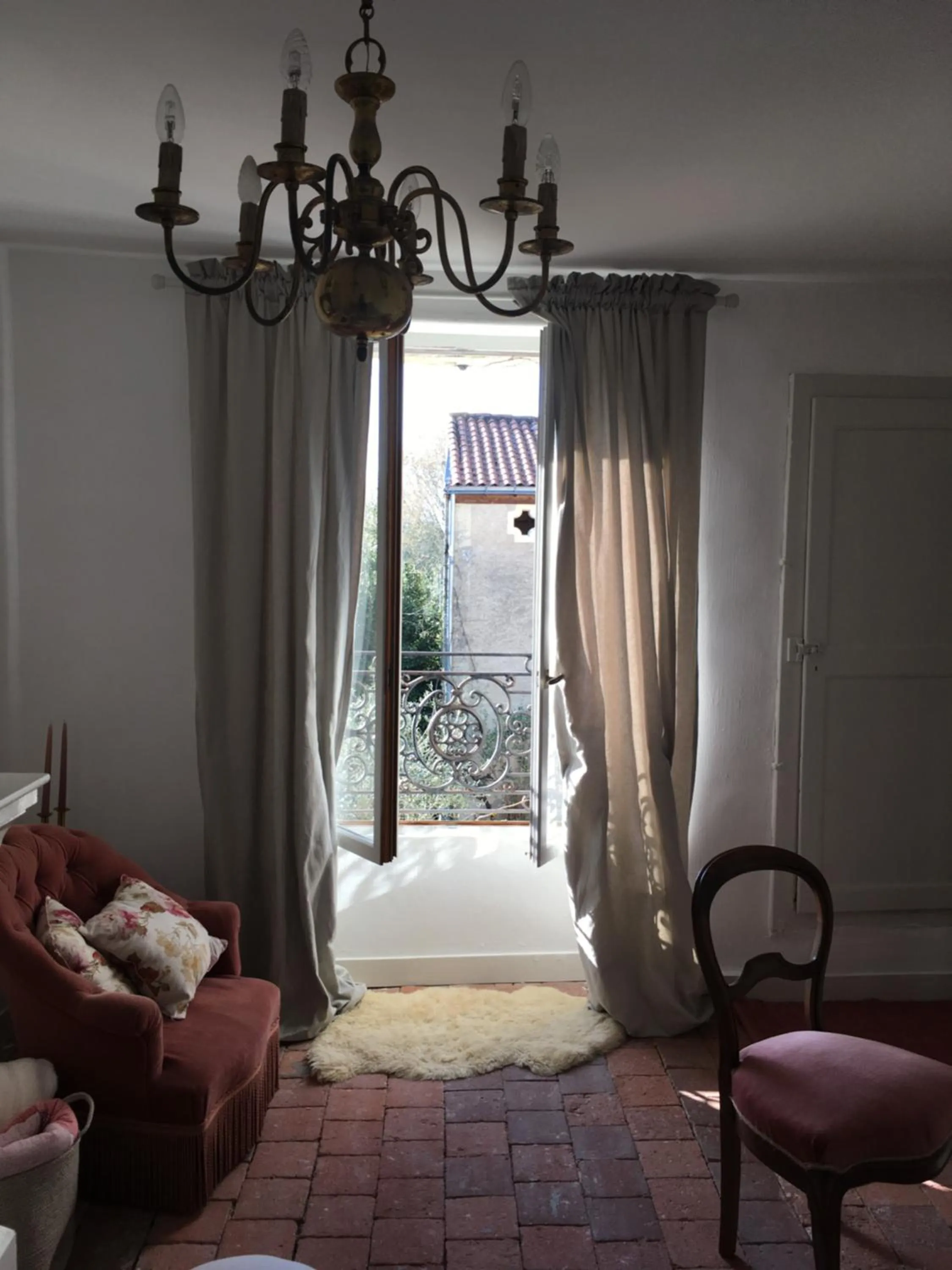 Photo of the whole room, Bed in La Maison Haute