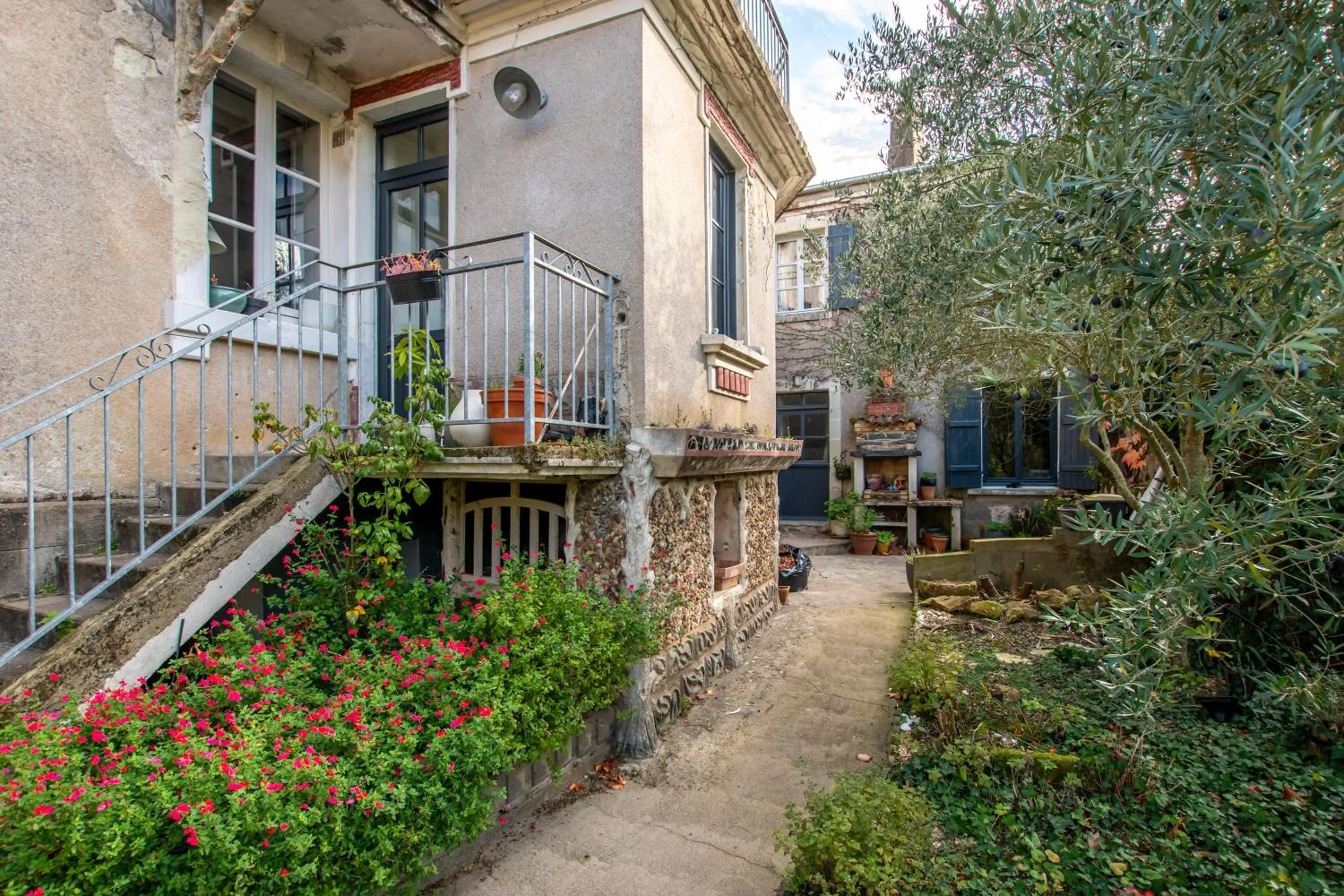 Property building in La Maison Haute