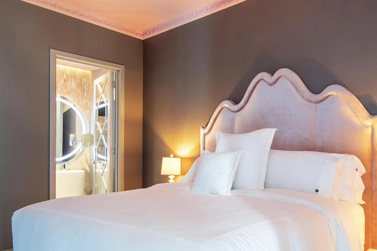 Bed in L Hotel Perla Boutique