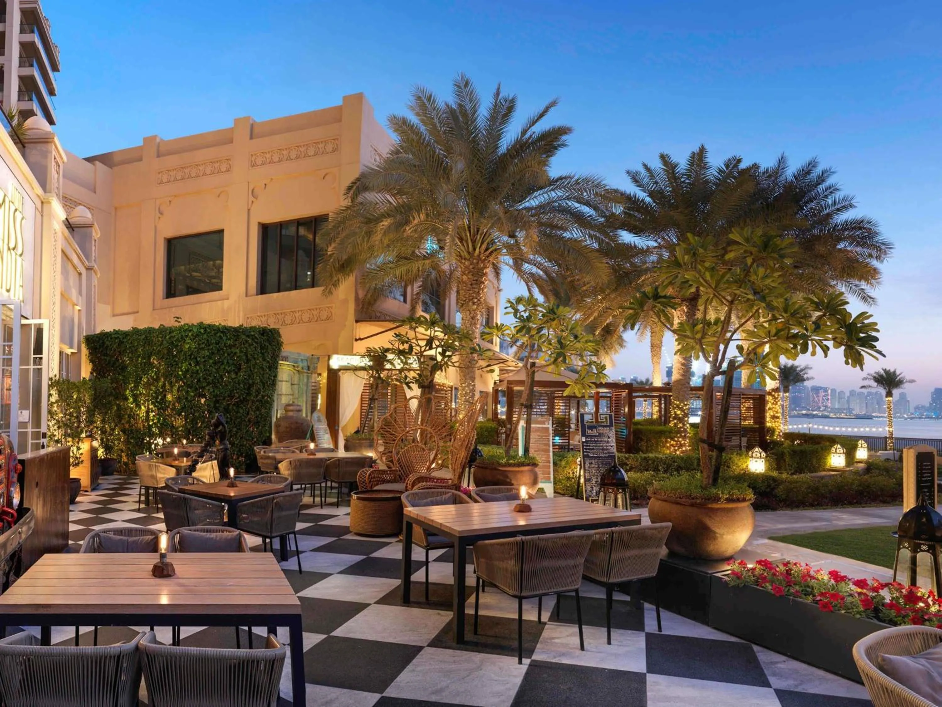 Property building in Fairmont The Palm