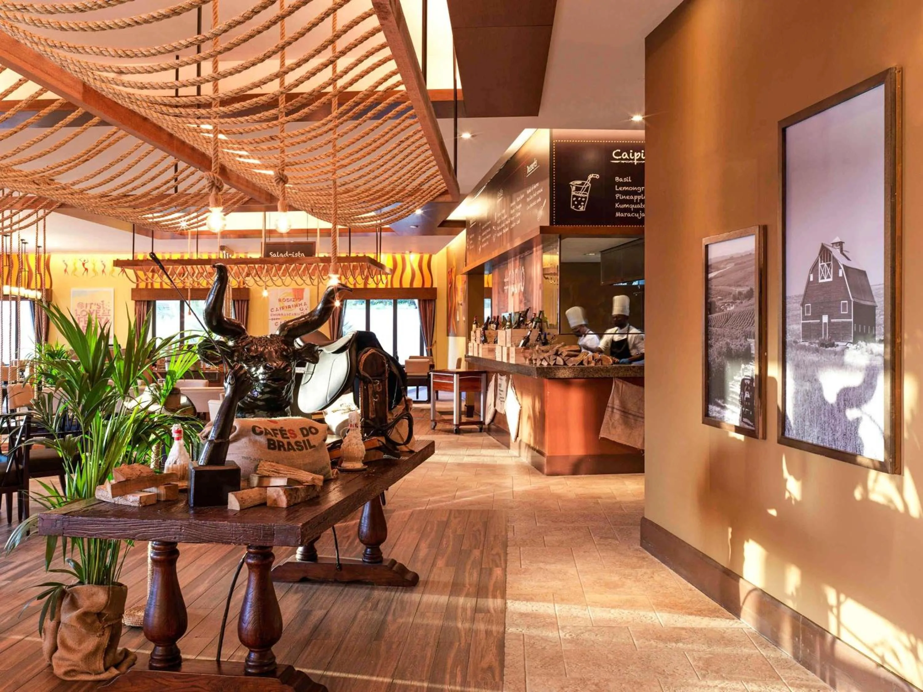 Restaurant/places to eat in Fairmont The Palm