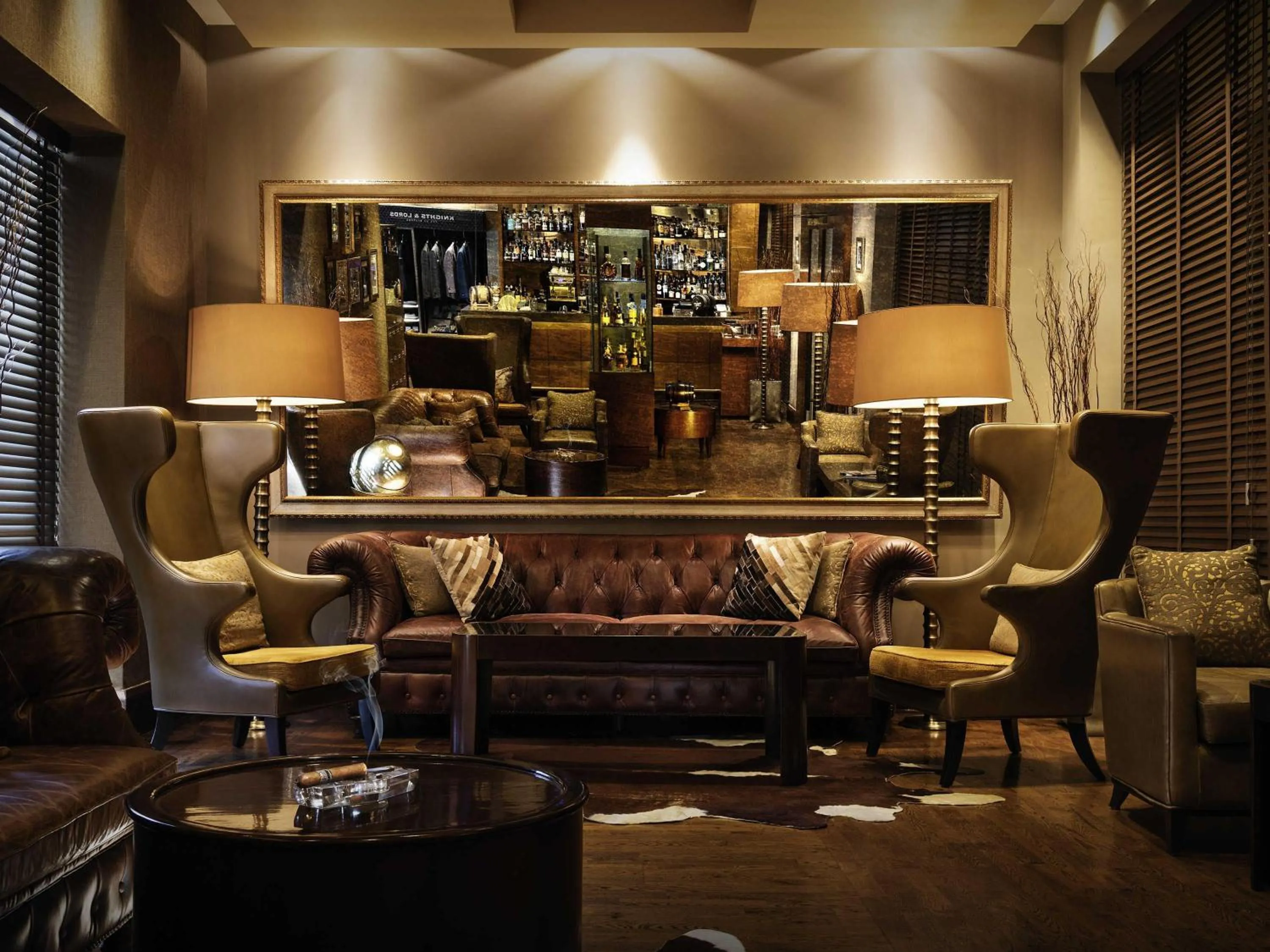 Lounge or bar in Fairmont The Palm