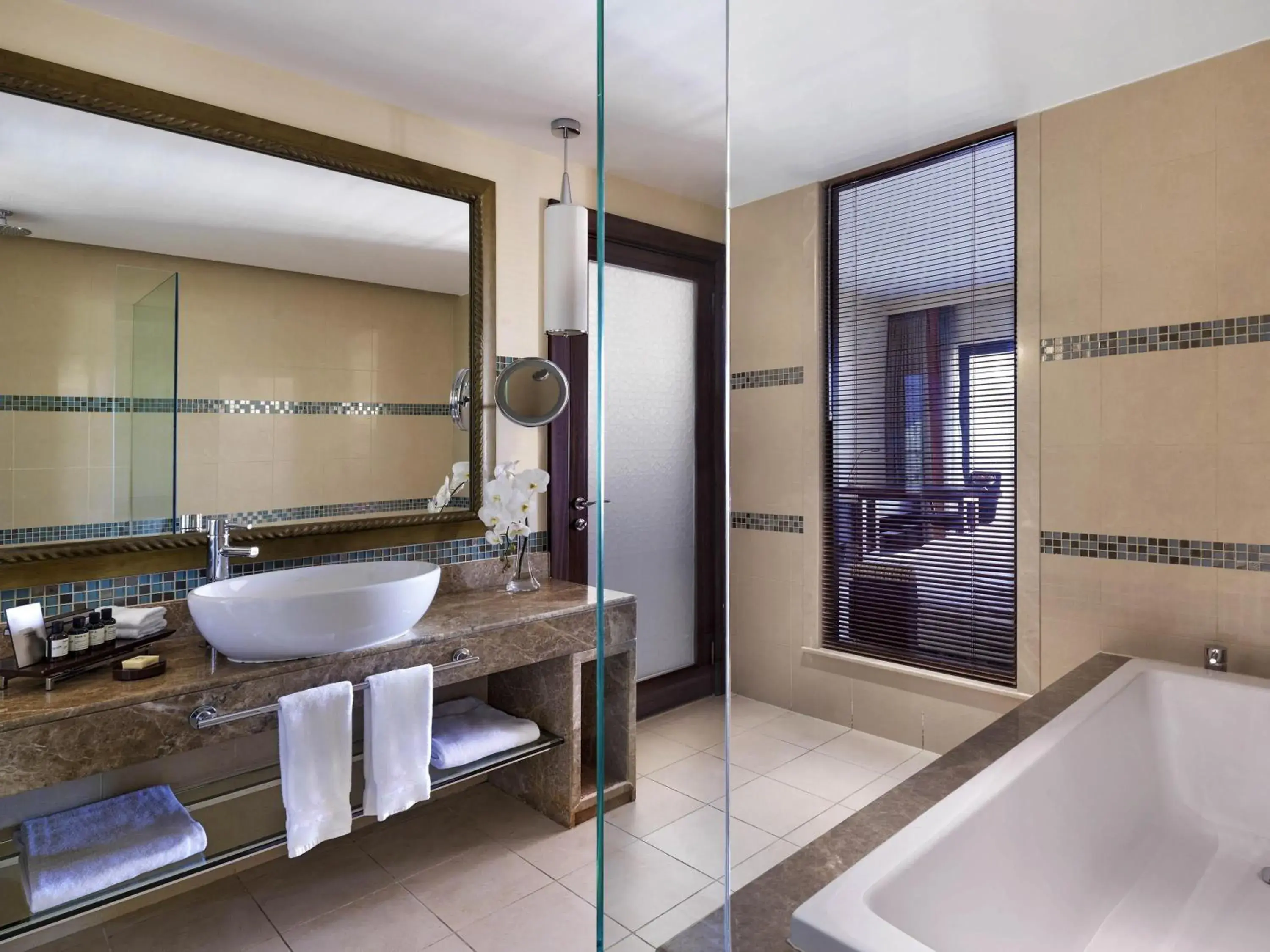 Deluxe Grand Family Heritage with Palm Sea View Room and Balcony in Fairmont The Palm Deluxe Grand Family Heritage with Palm Sea View Room and Balcony in Fairmont The Palm