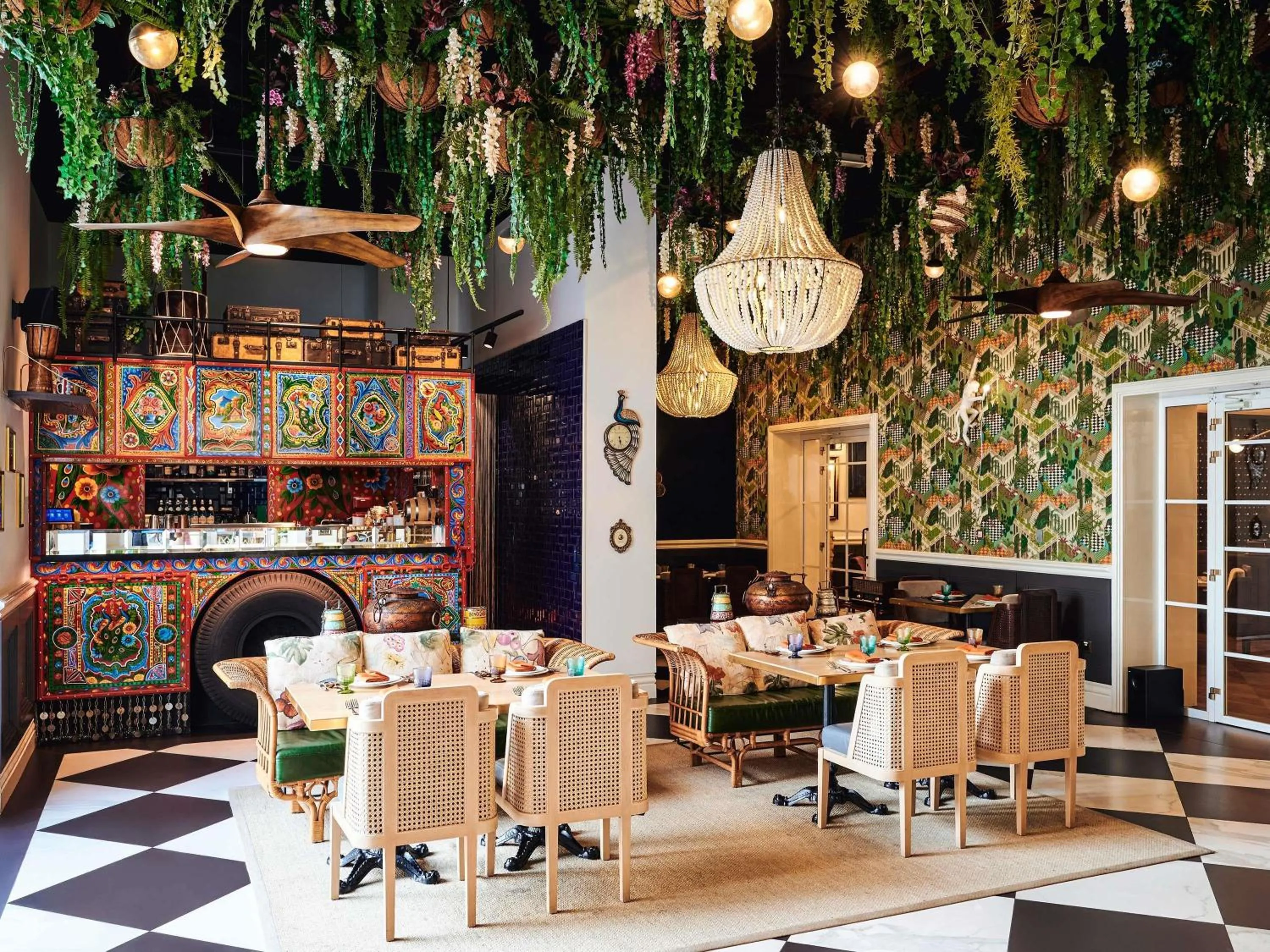 Restaurant/places to eat in Fairmont The Palm