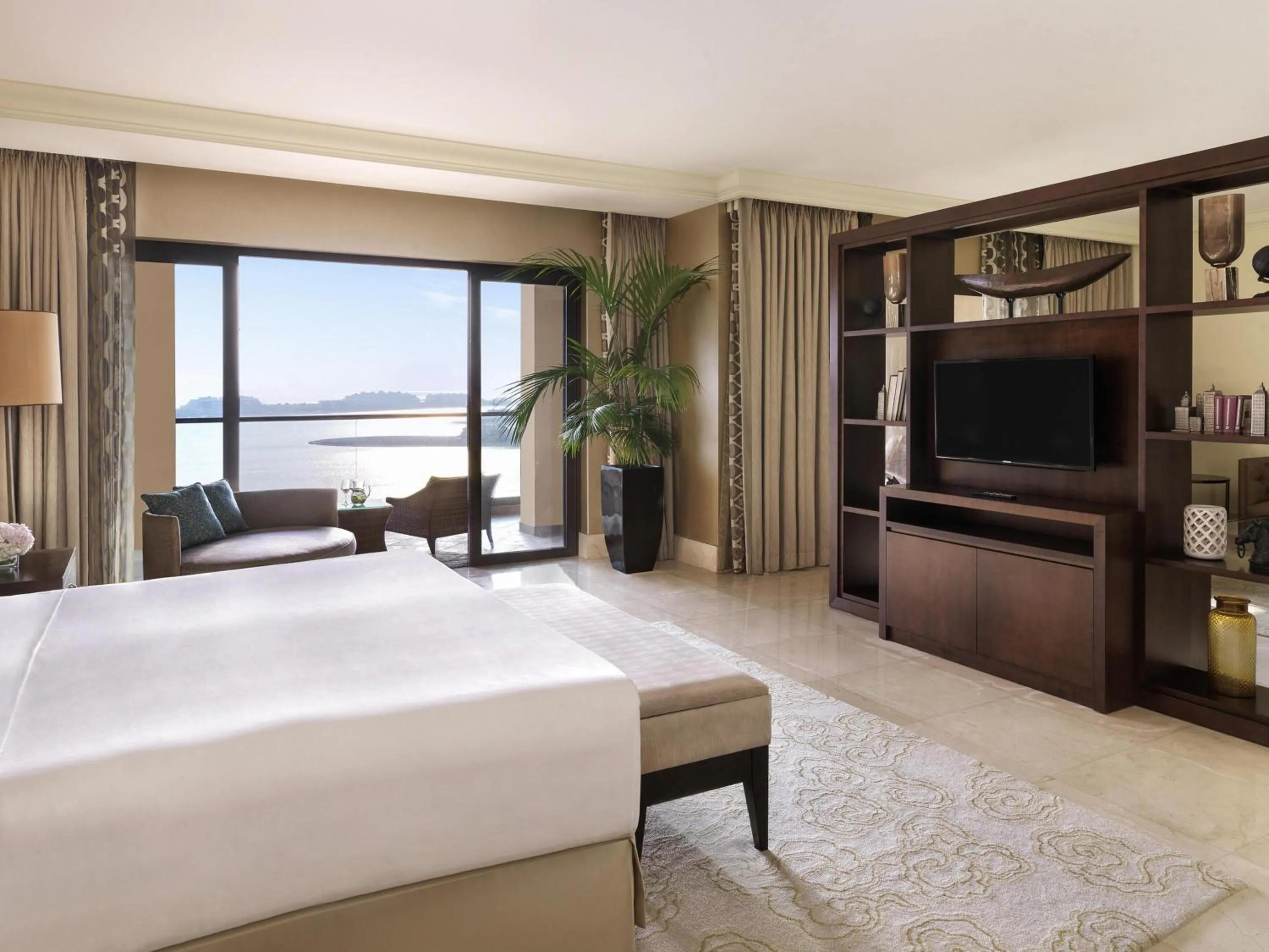 Bedroom, Bed in Fairmont The Palm