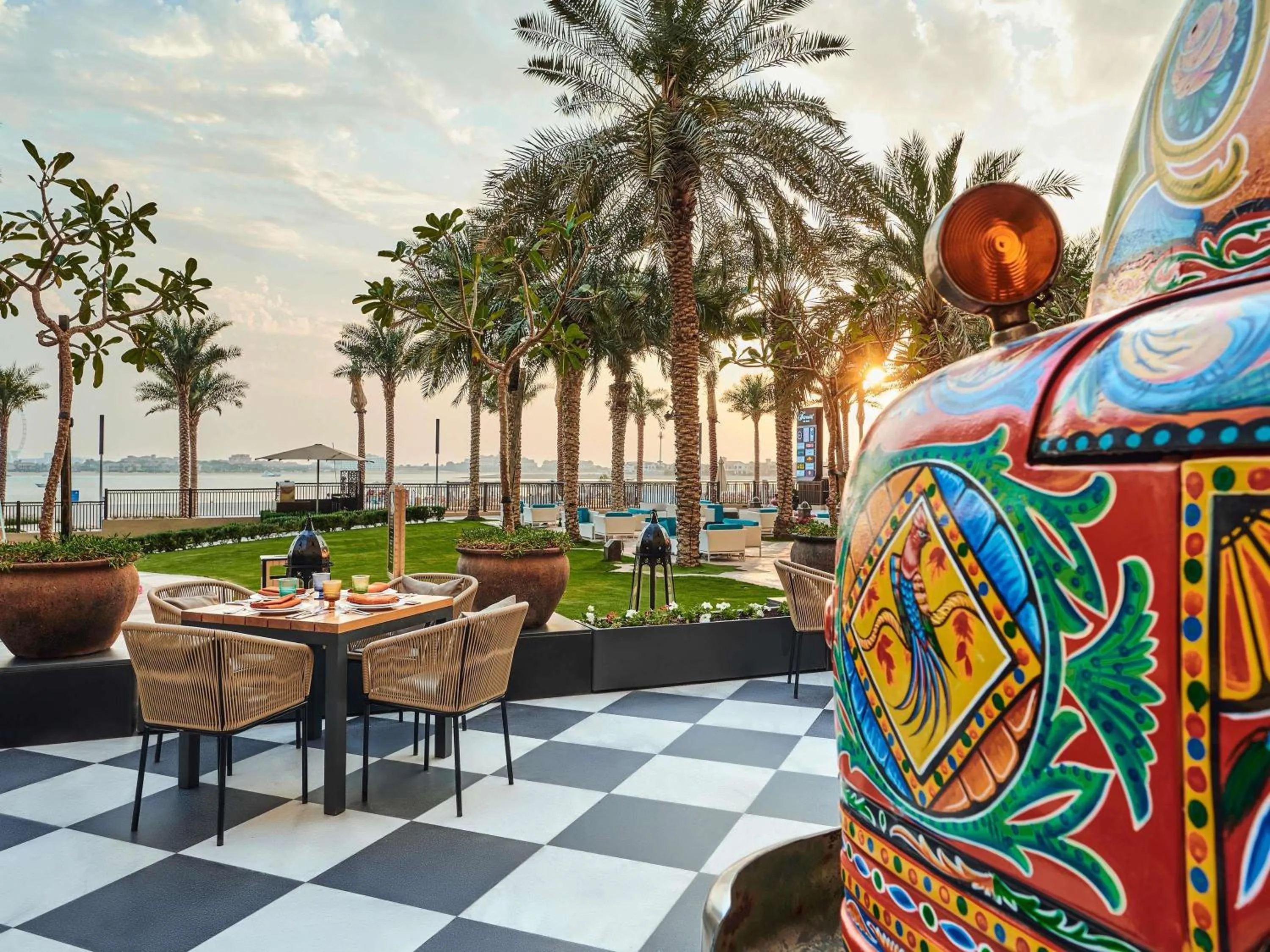 Restaurant/places to eat in Fairmont The Palm