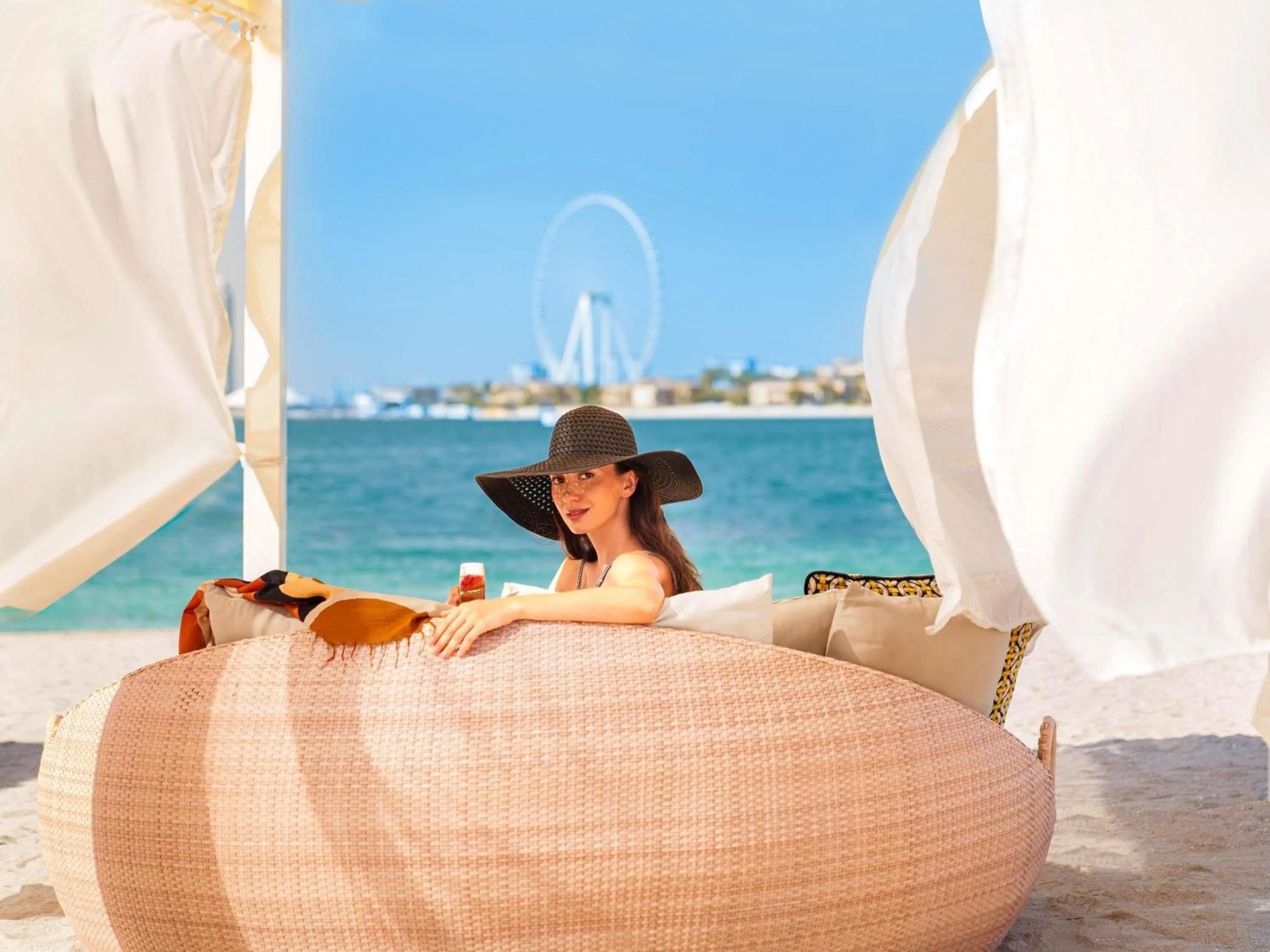 Property building in Fairmont The Palm