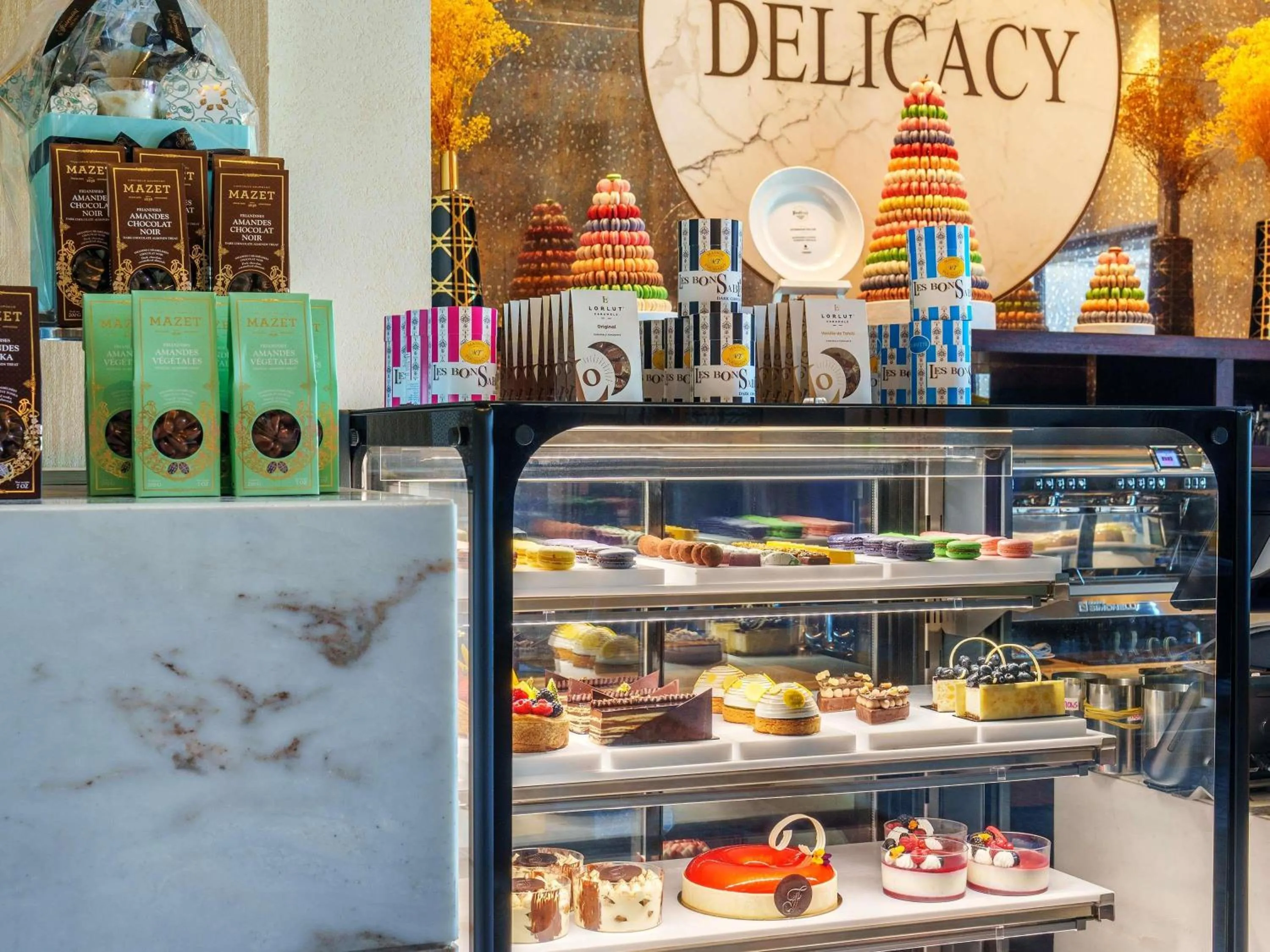 Restaurant/places to eat in Fairmont The Palm