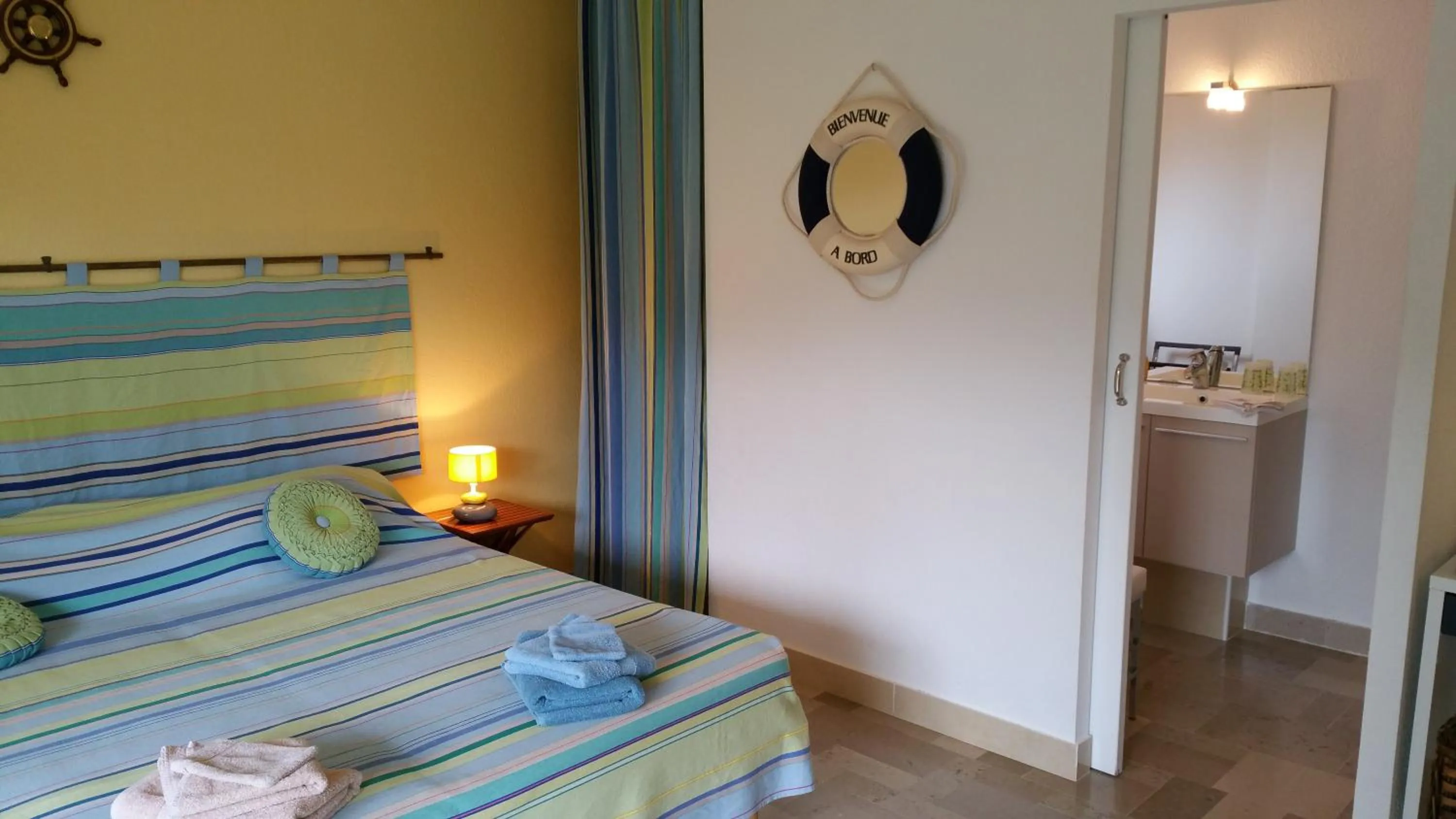 Bathroom, Bed in Chambres d'hôtes et gîtes Al Pati