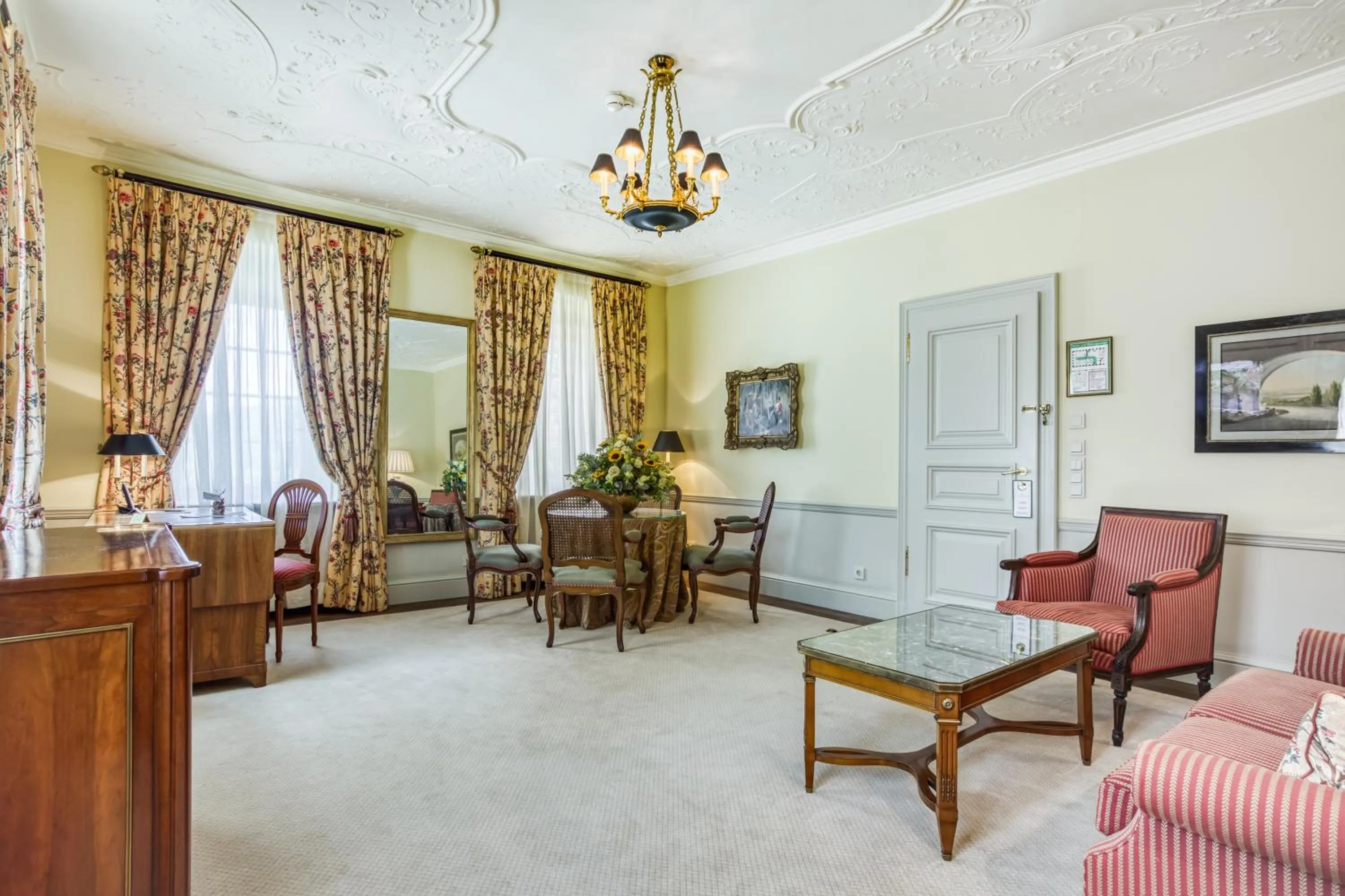 Living room in Wald & Schlosshotel Friedrichsruhe