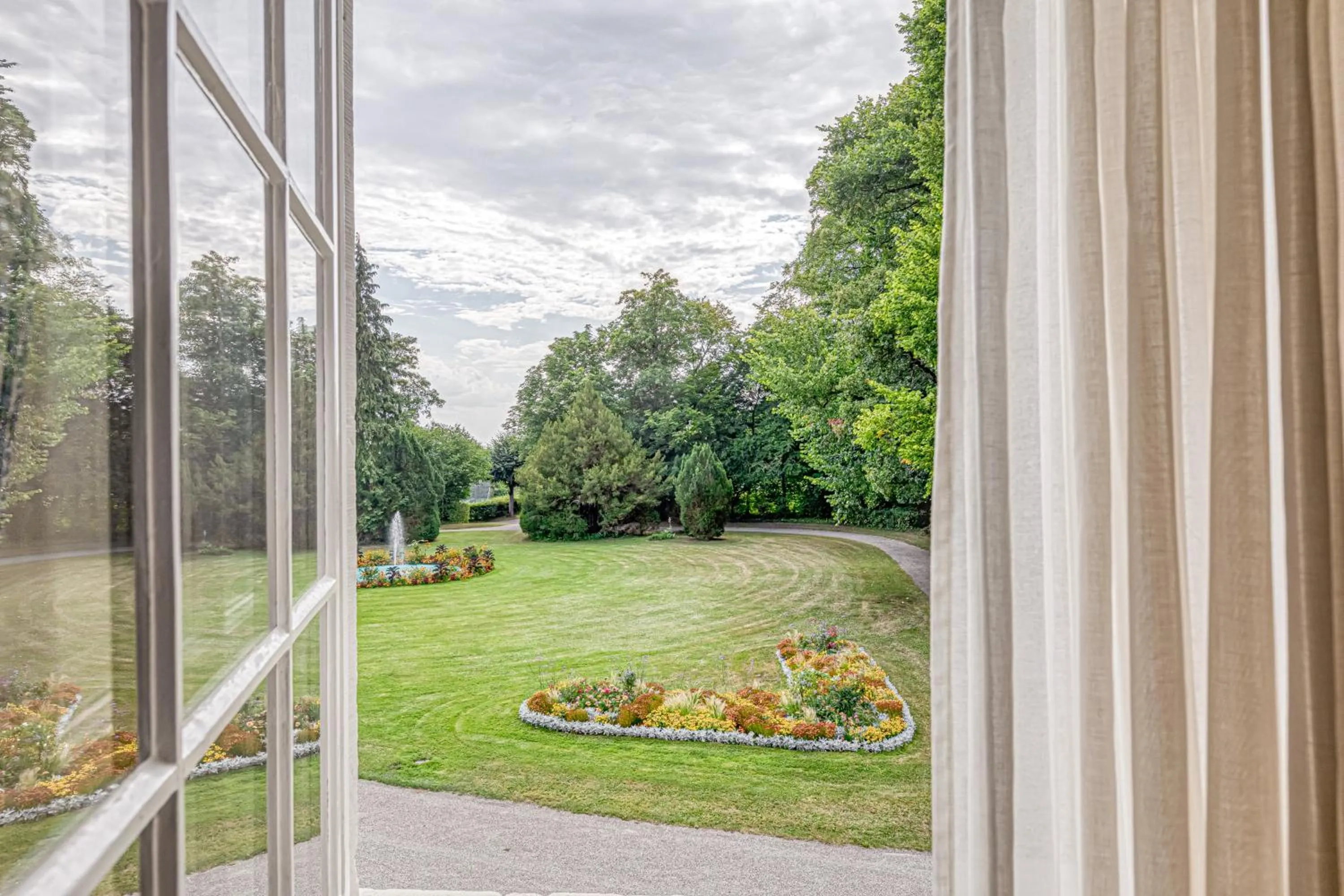 Garden view in Wald & Schlosshotel Friedrichsruhe