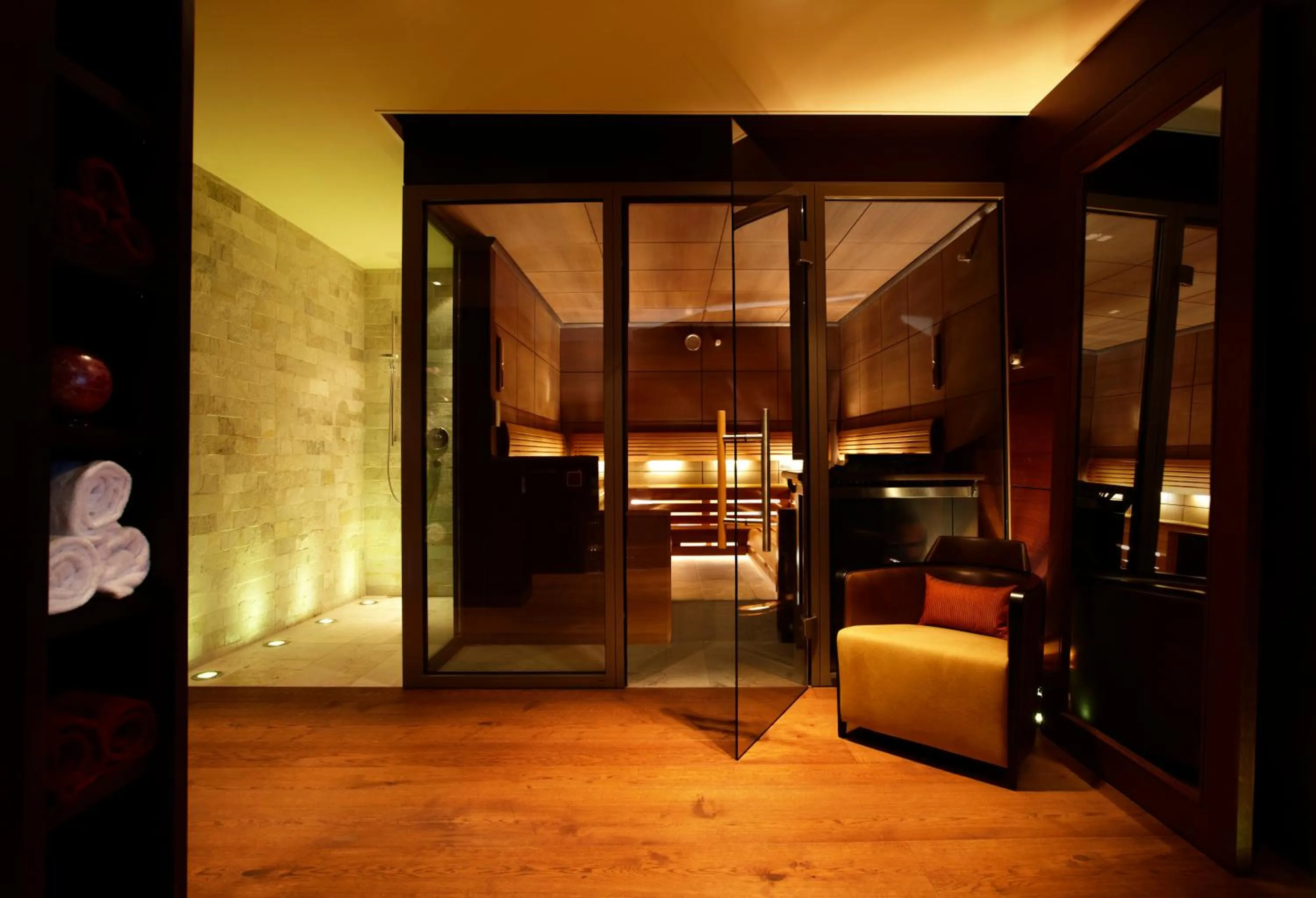 Sauna, Bed in Wald & Schlosshotel Friedrichsruhe