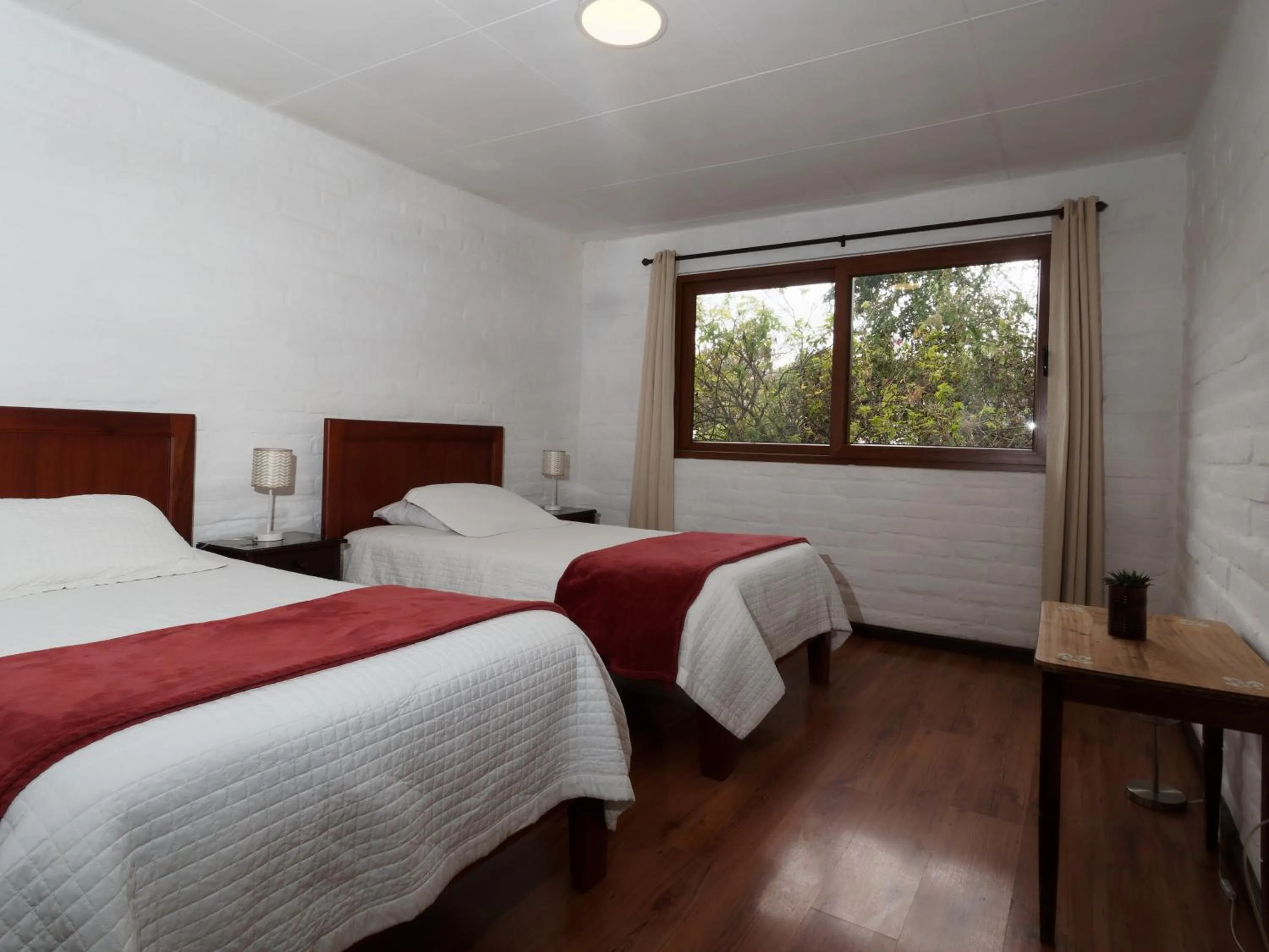 Photo of the whole room, Bed in Apartamentos Otorongo Cuenca Ecuador