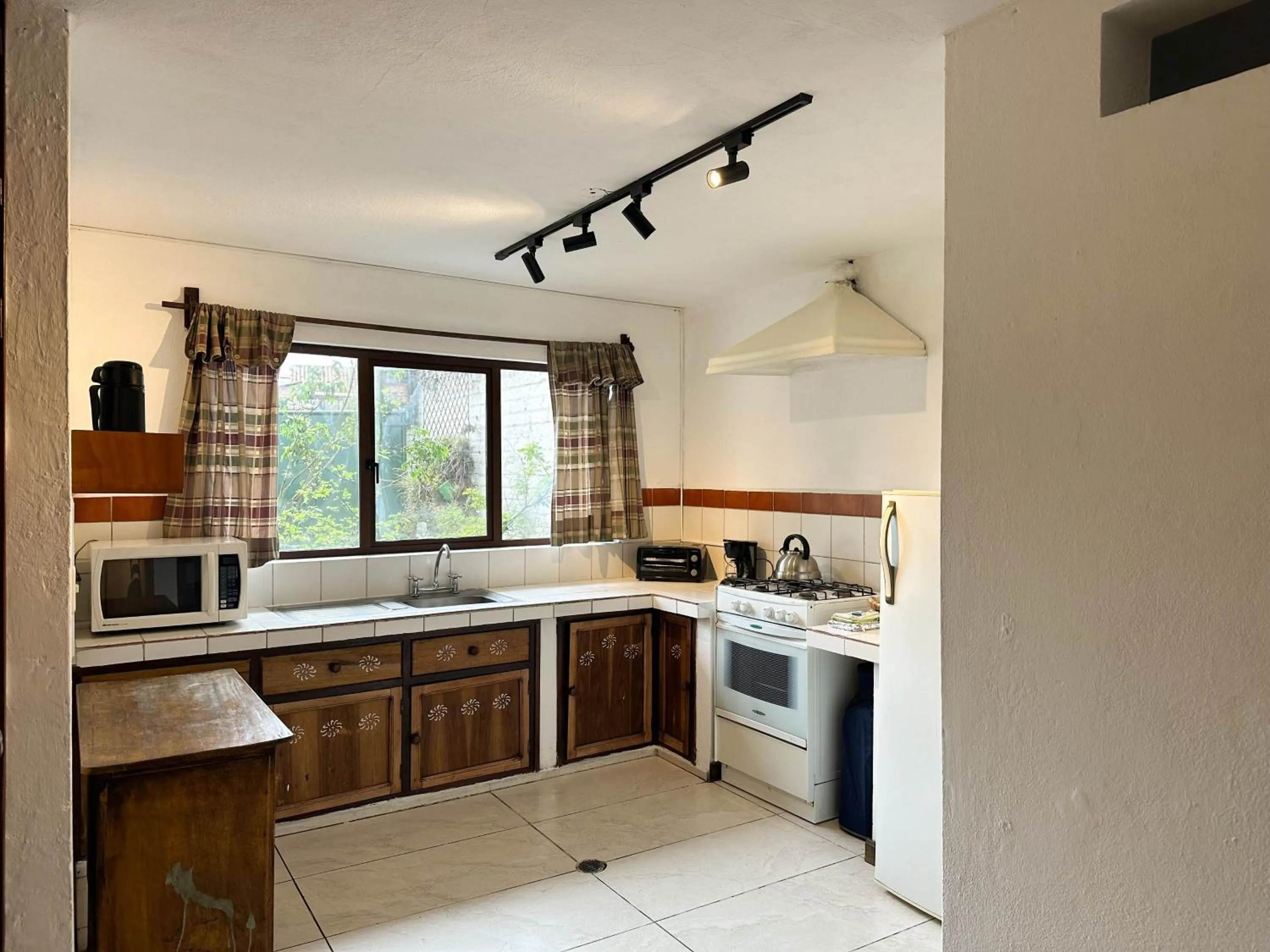 Kitchen or kitchenette in Apartamentos Otorongo Cuenca Ecuador
