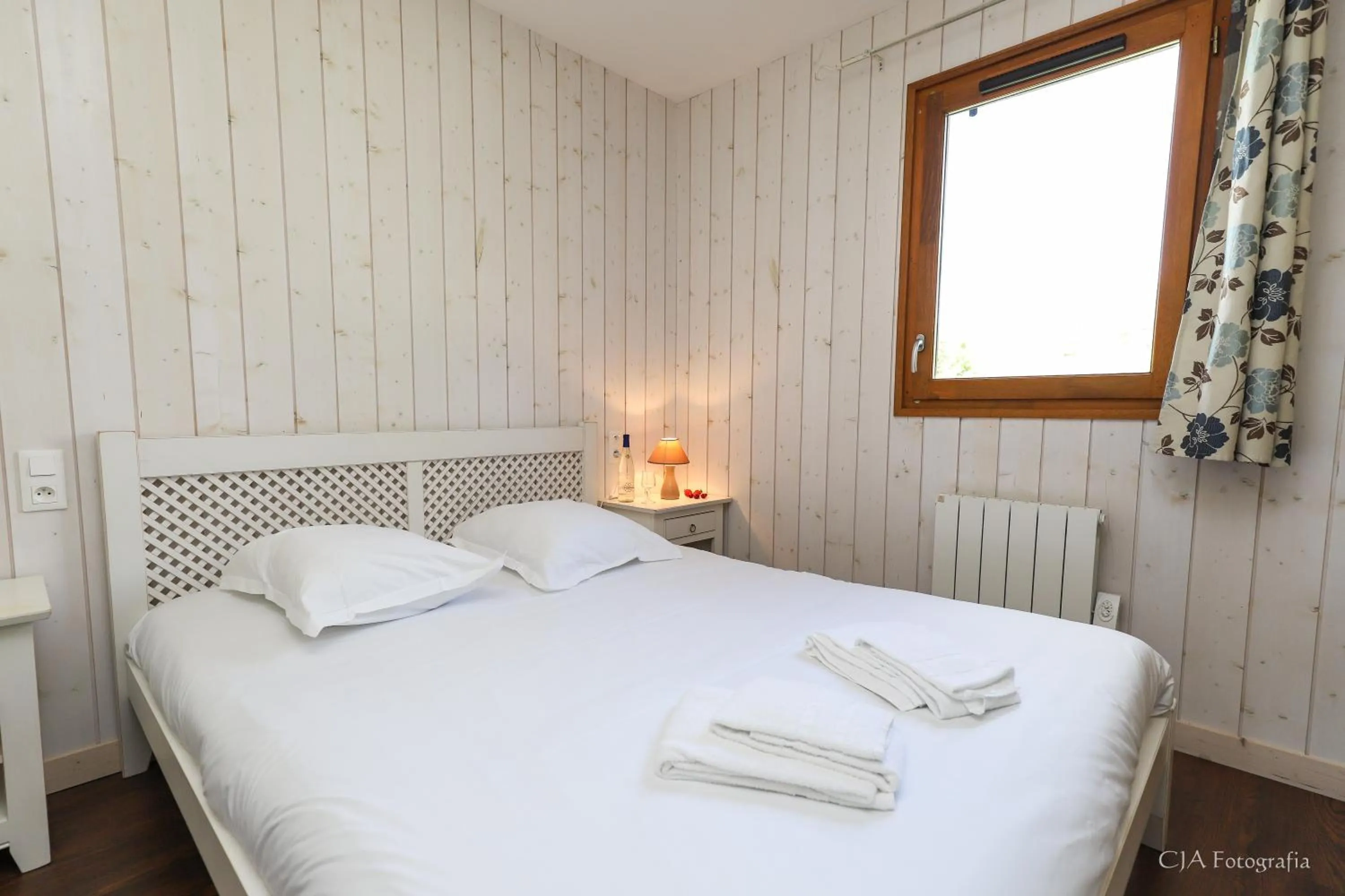 Bedroom, Bed in Vacancéole - Le Domaine des Monédières