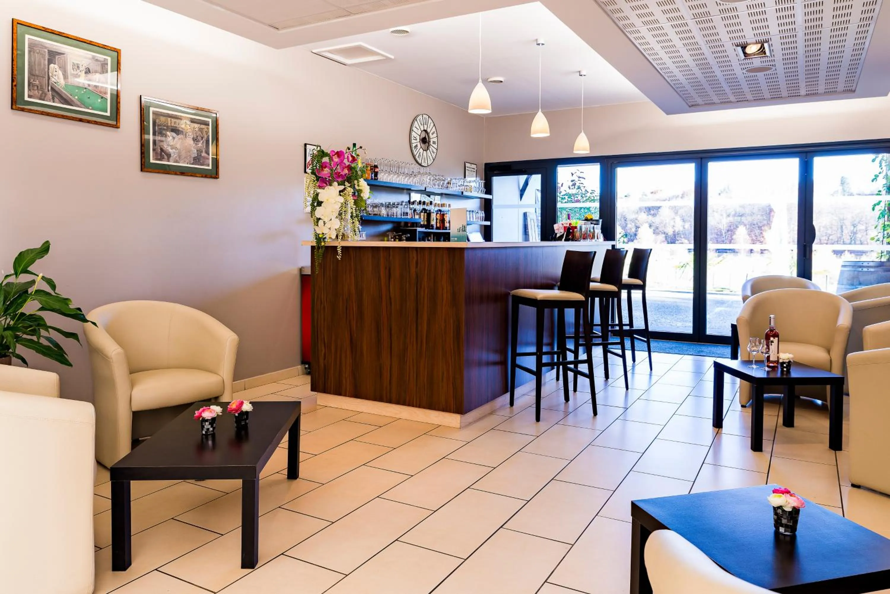 Lounge or bar in Vacancéole - Le Domaine des Monédières