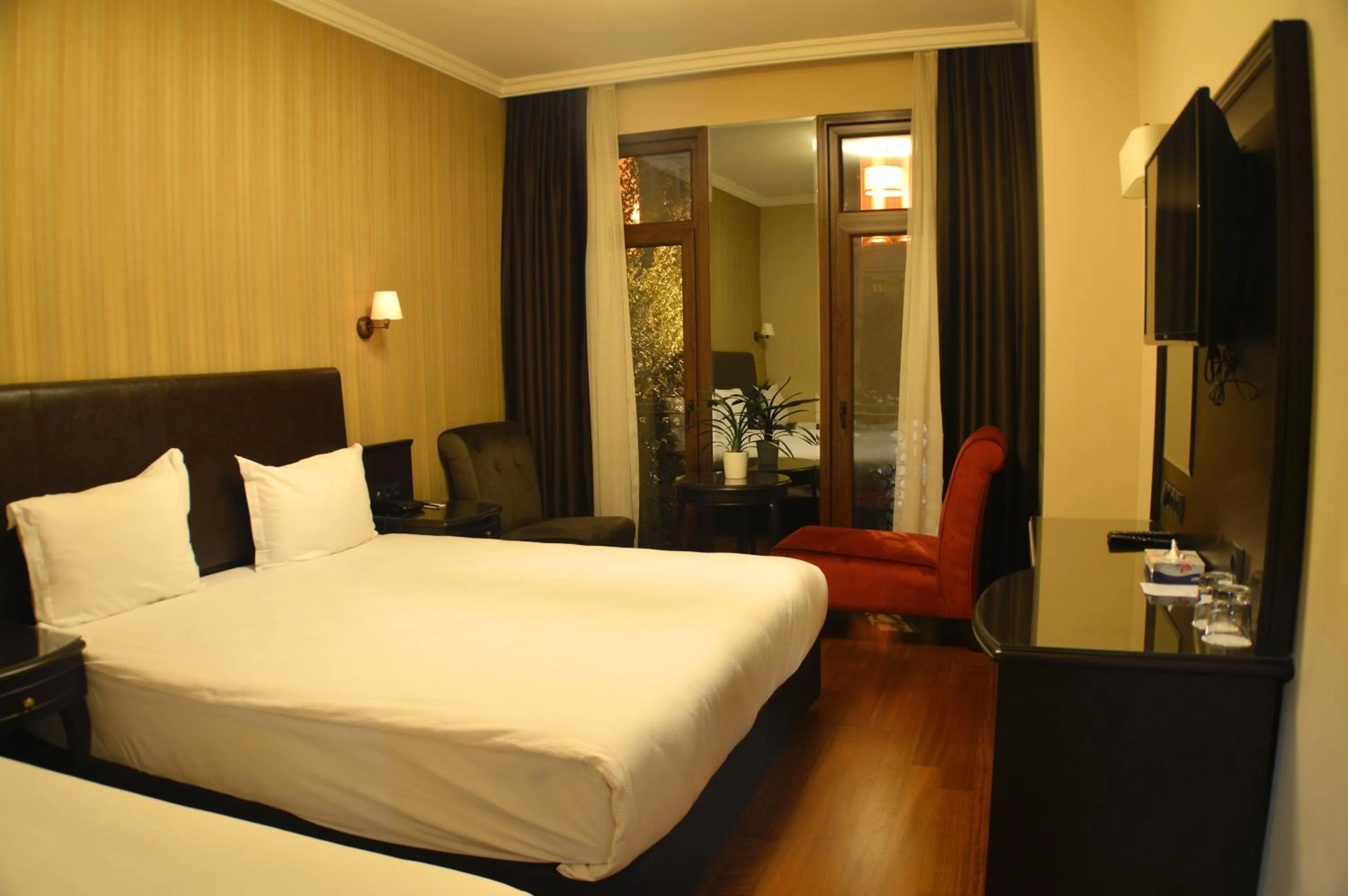 Photo of the whole room, Bed in Sultan Mehmed Hotel