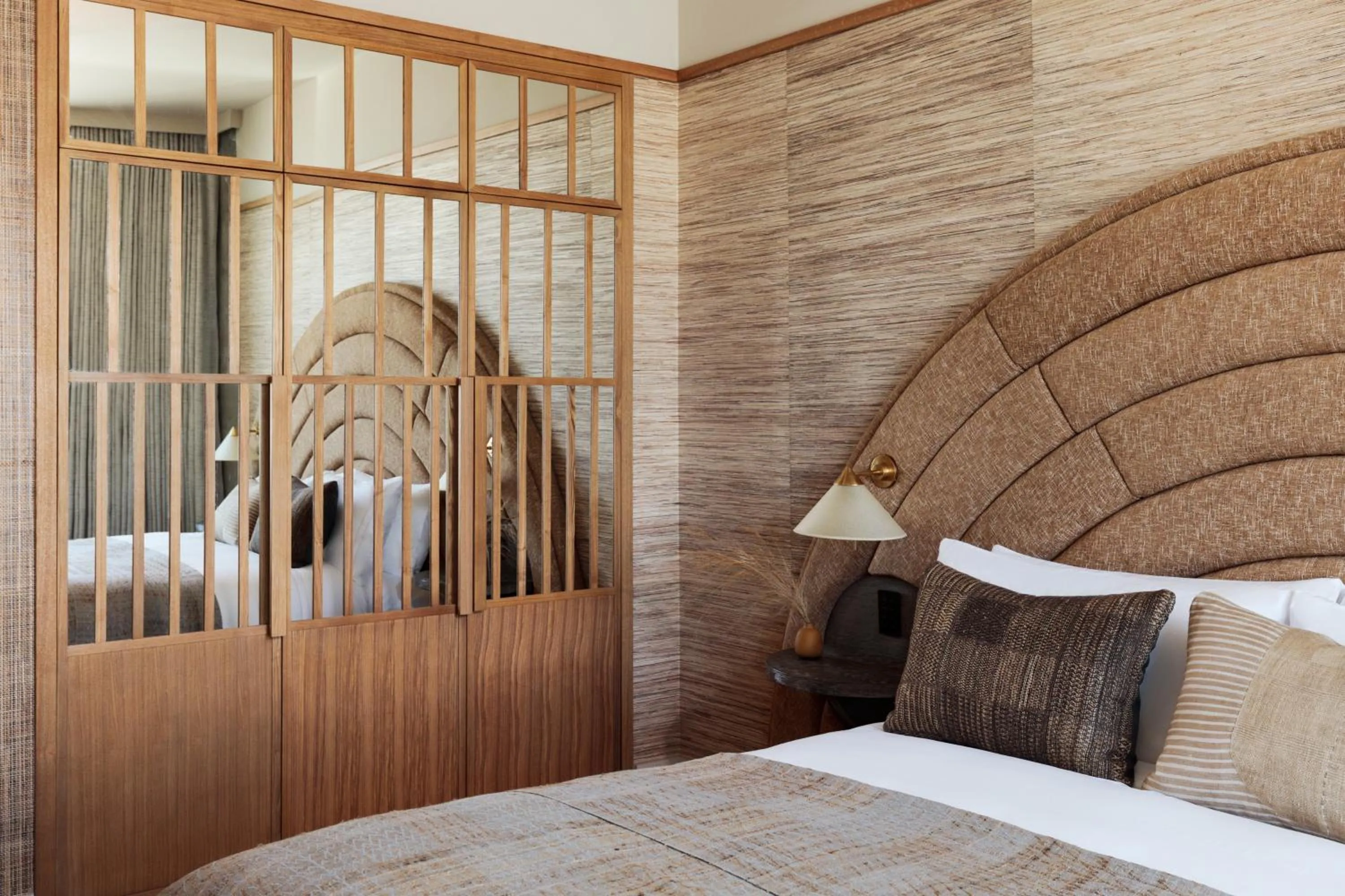 Bed in Santa Monica Proper Hotel, a Member of Design Hotels