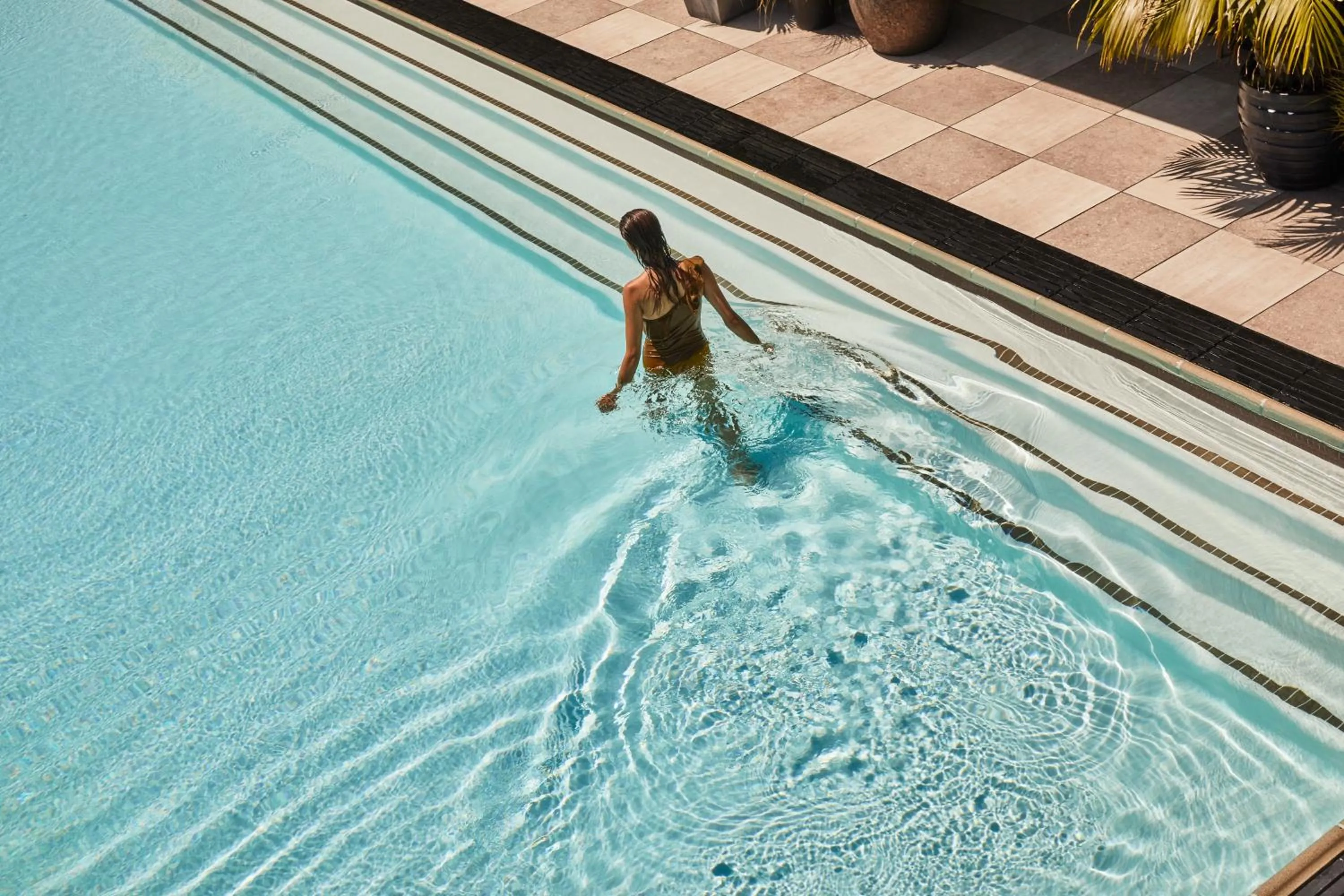 People in Santa Monica Proper Hotel, a Member of Design Hotels