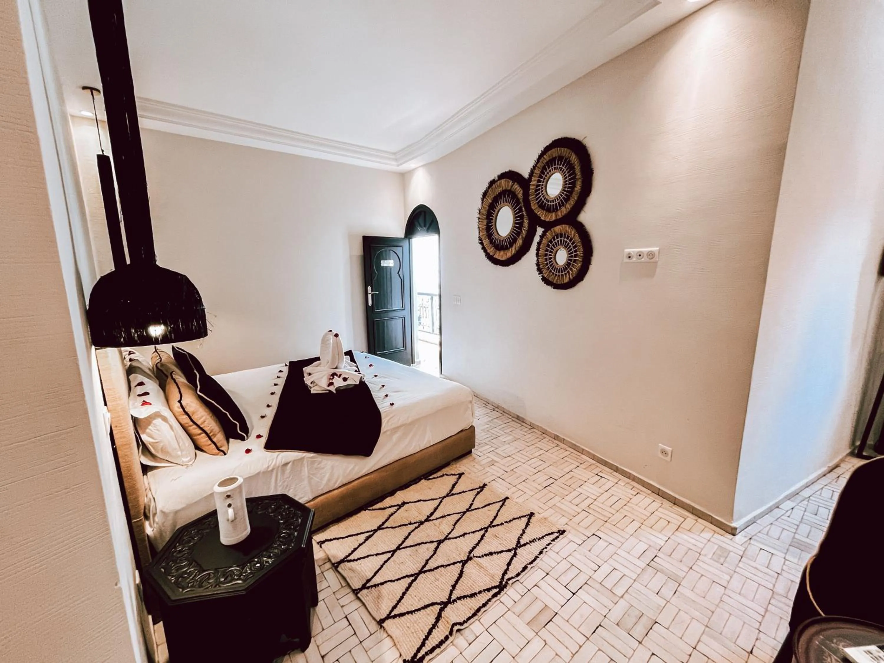 Living room, Bed in Riad Al Rimal & Spa