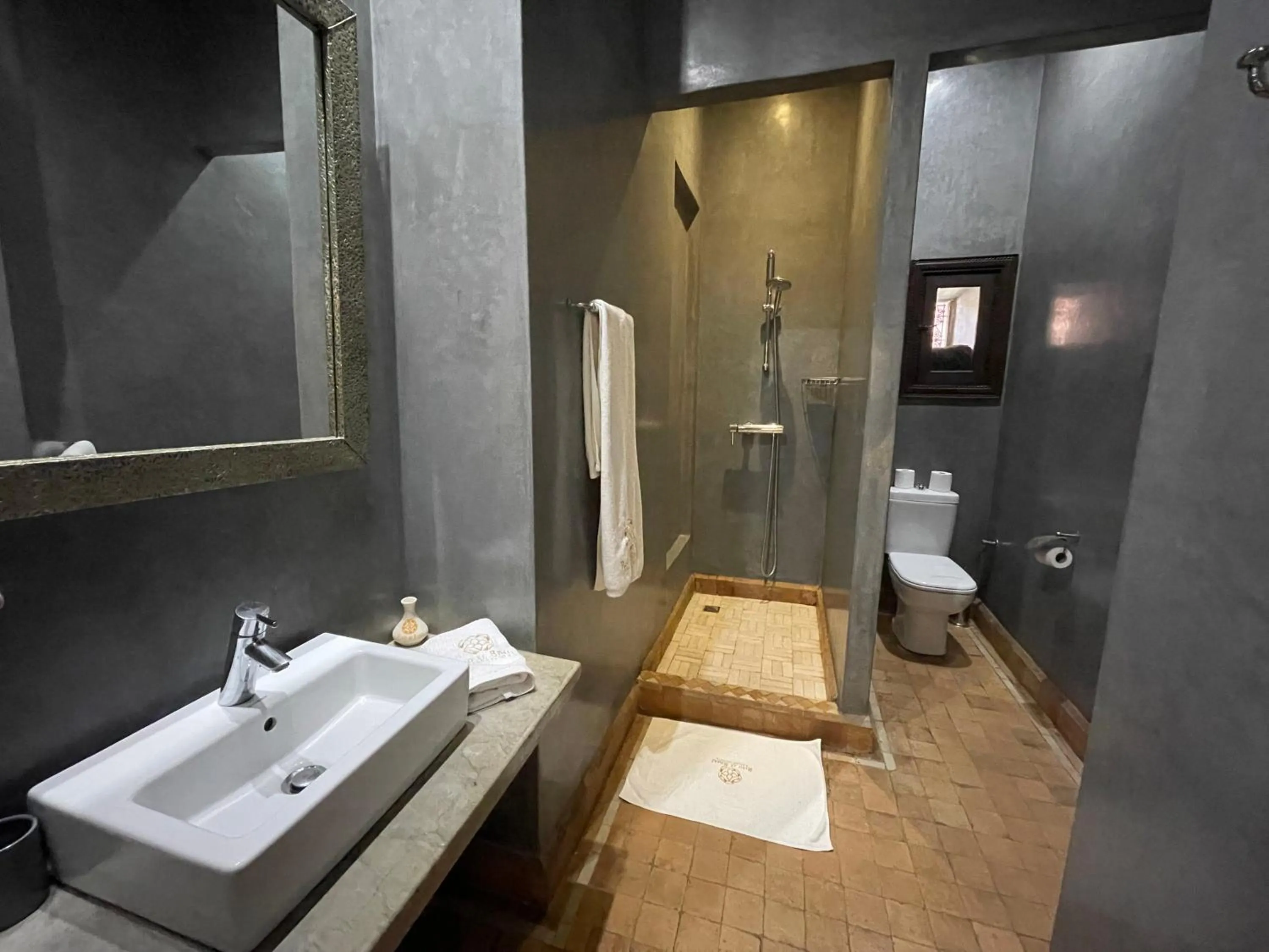 Shower in Riad Al Rimal & Spa