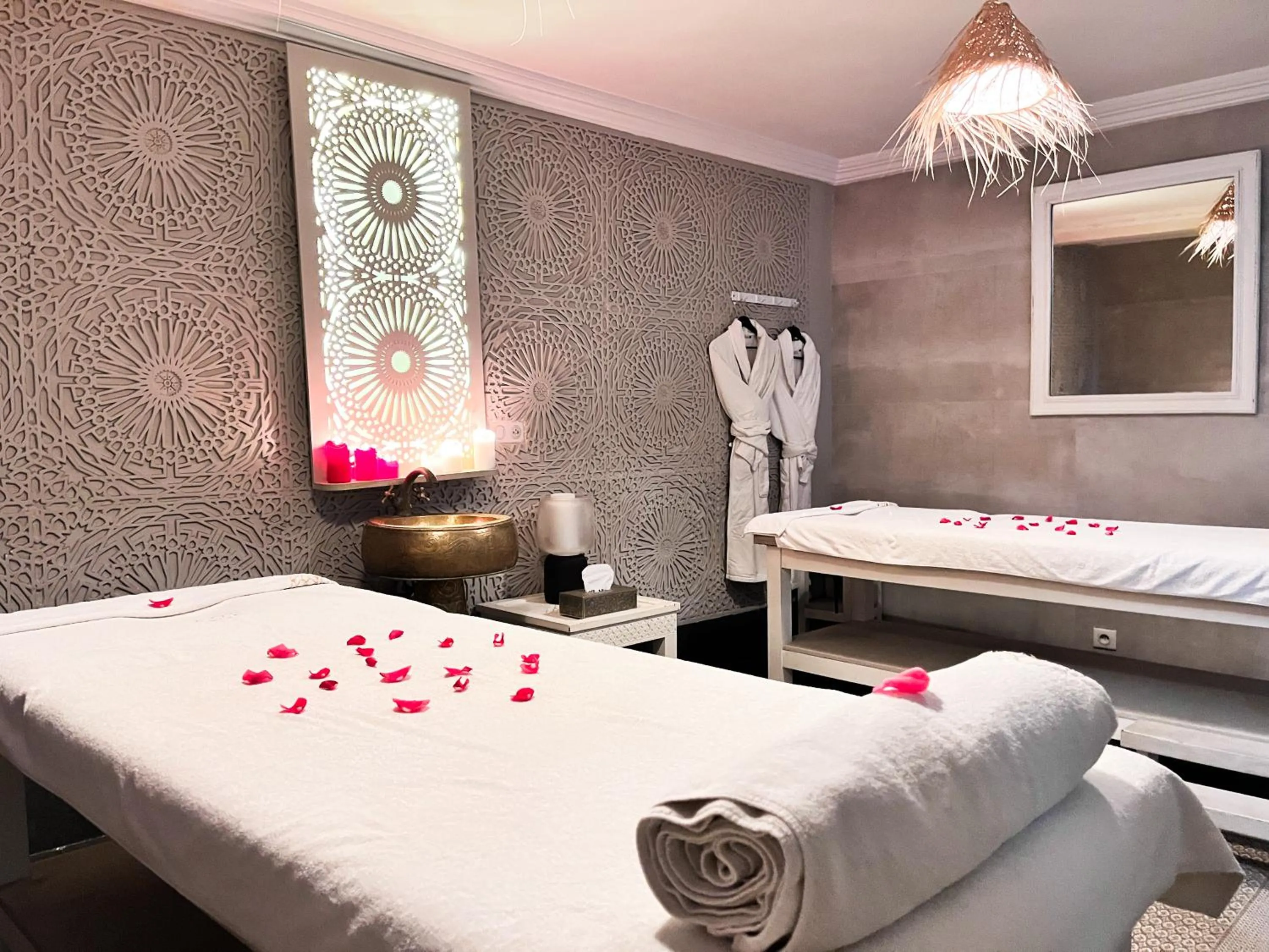 Massage, Bed in Riad Al Rimal & Spa