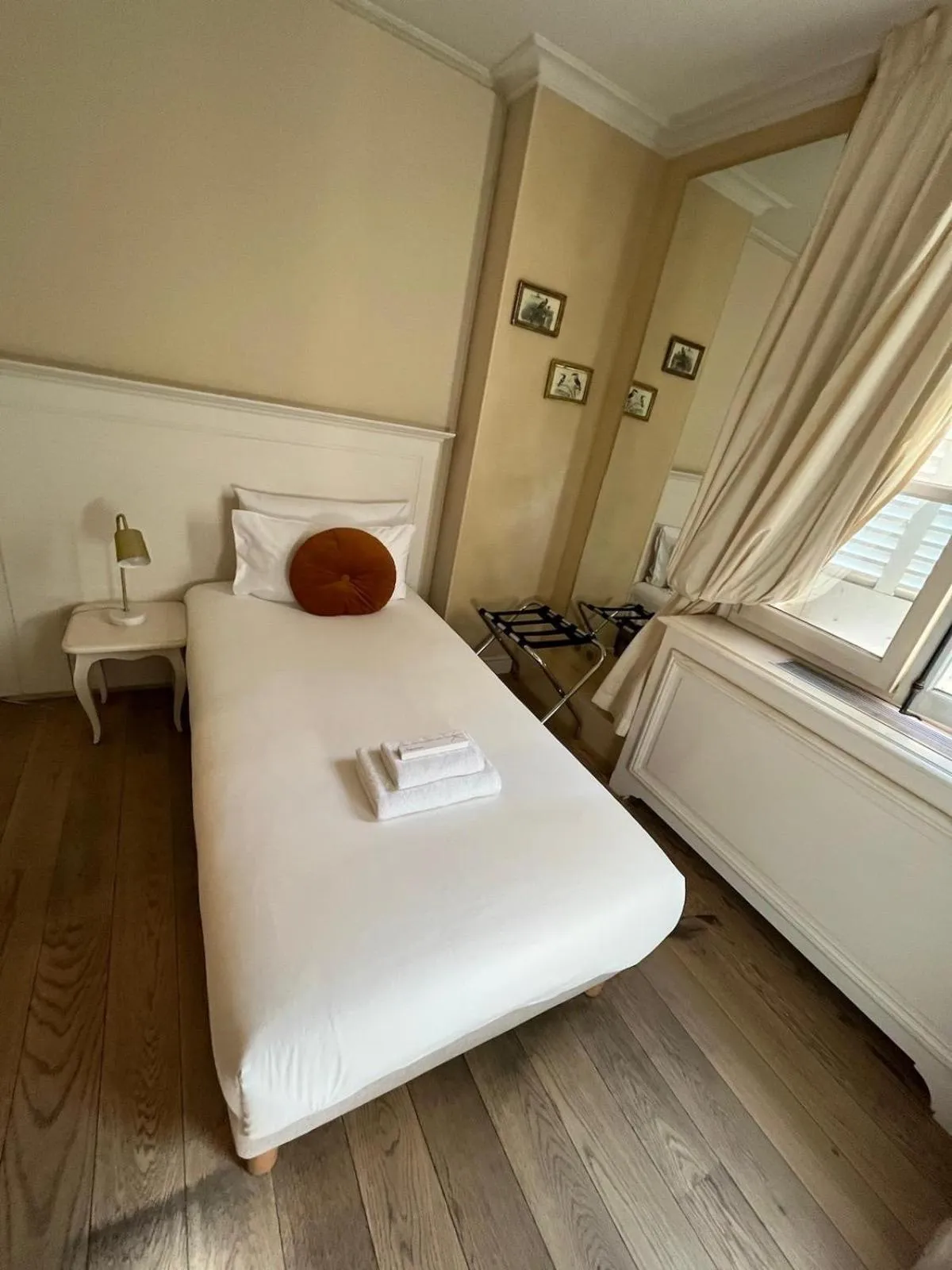 Bed in Les Quatre Dauphins