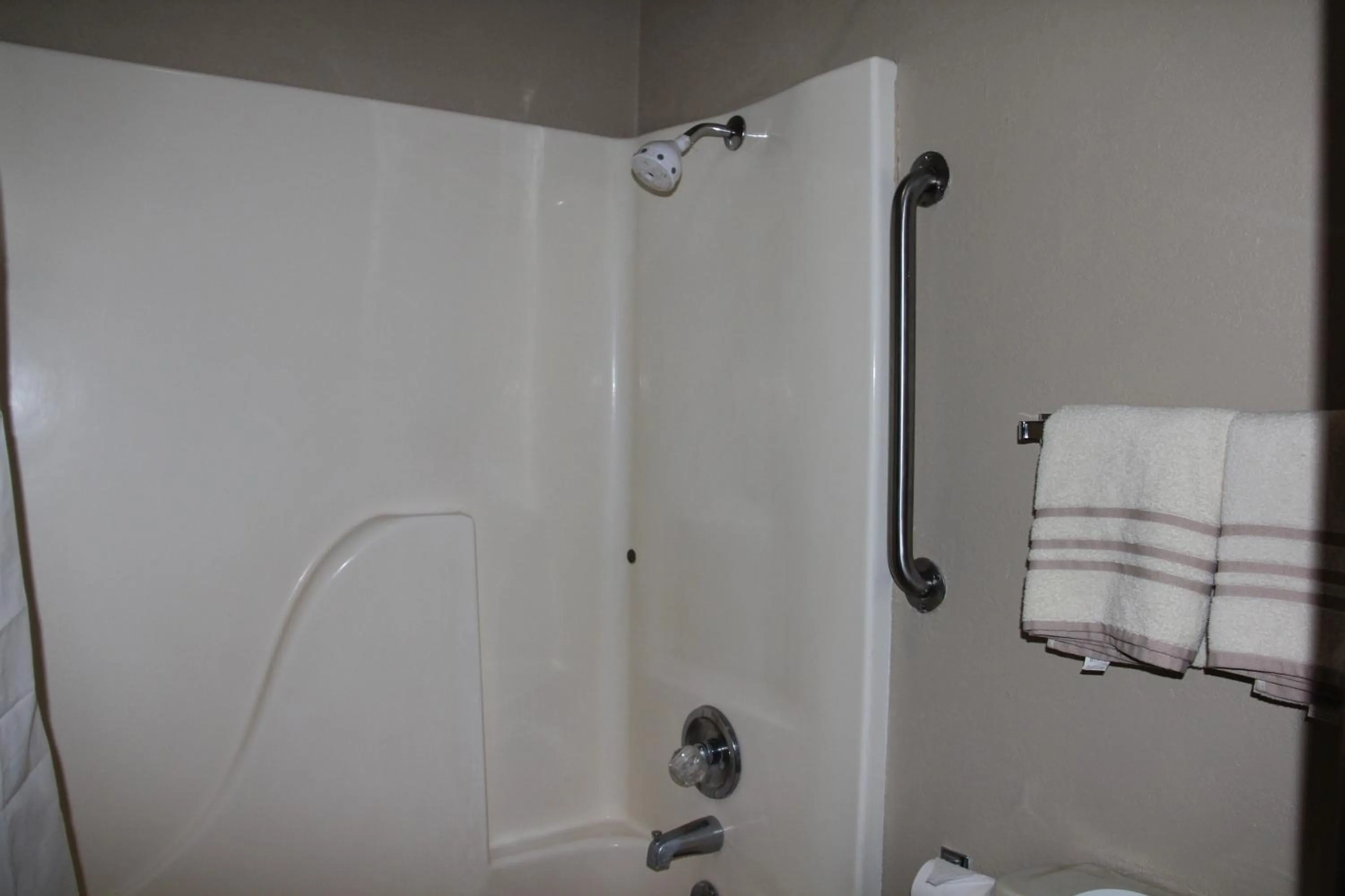 Bathroom in Lodge USA Motel